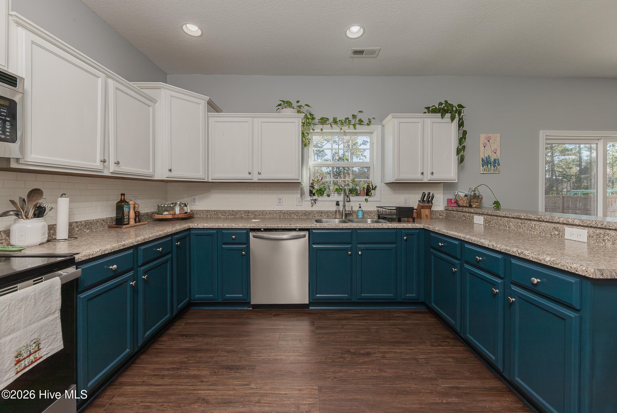 100554751 | Photo 26