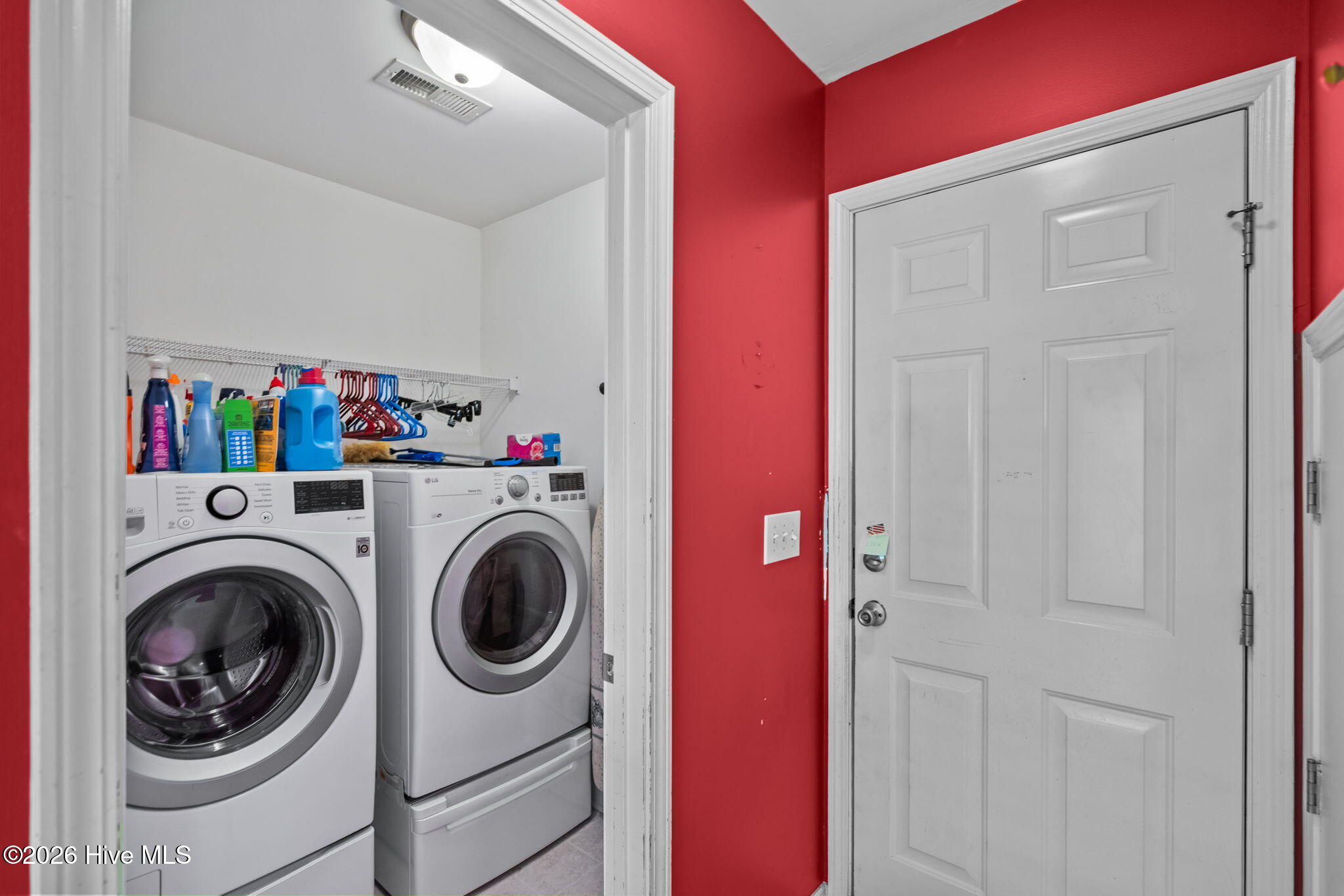 100552378 | Photo 30