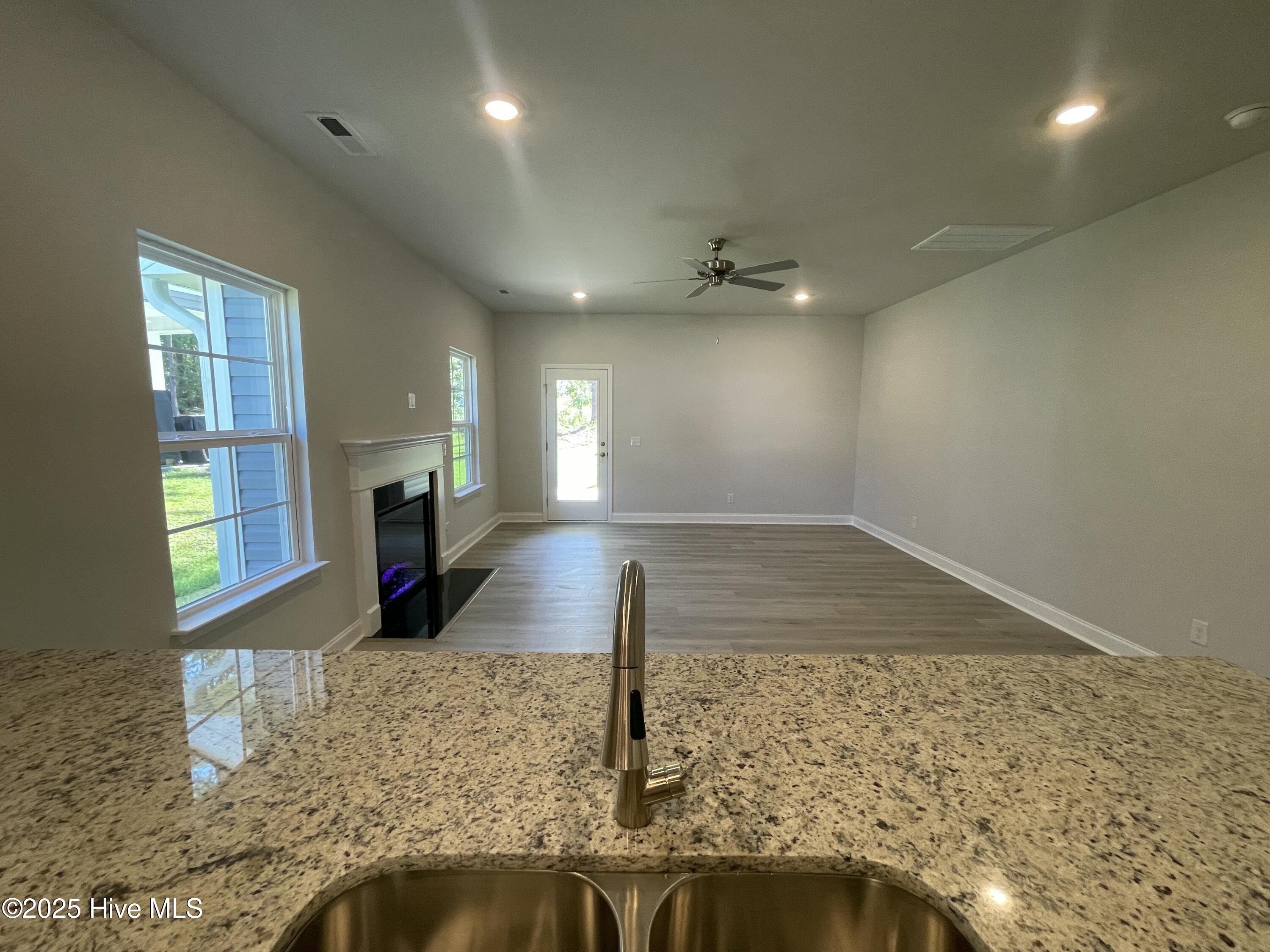 100522611 | Photo 24