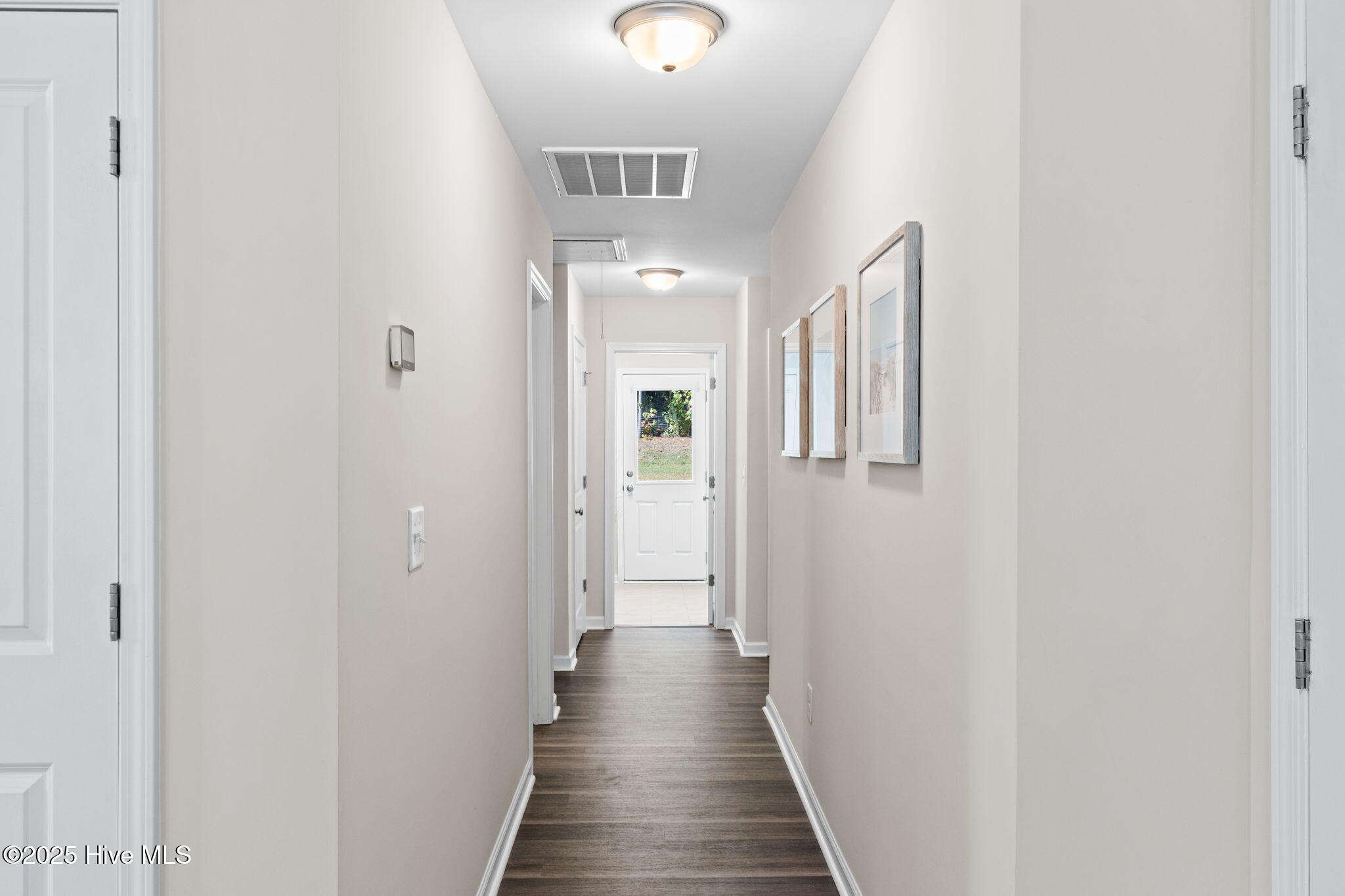 100549015 | Photo 11