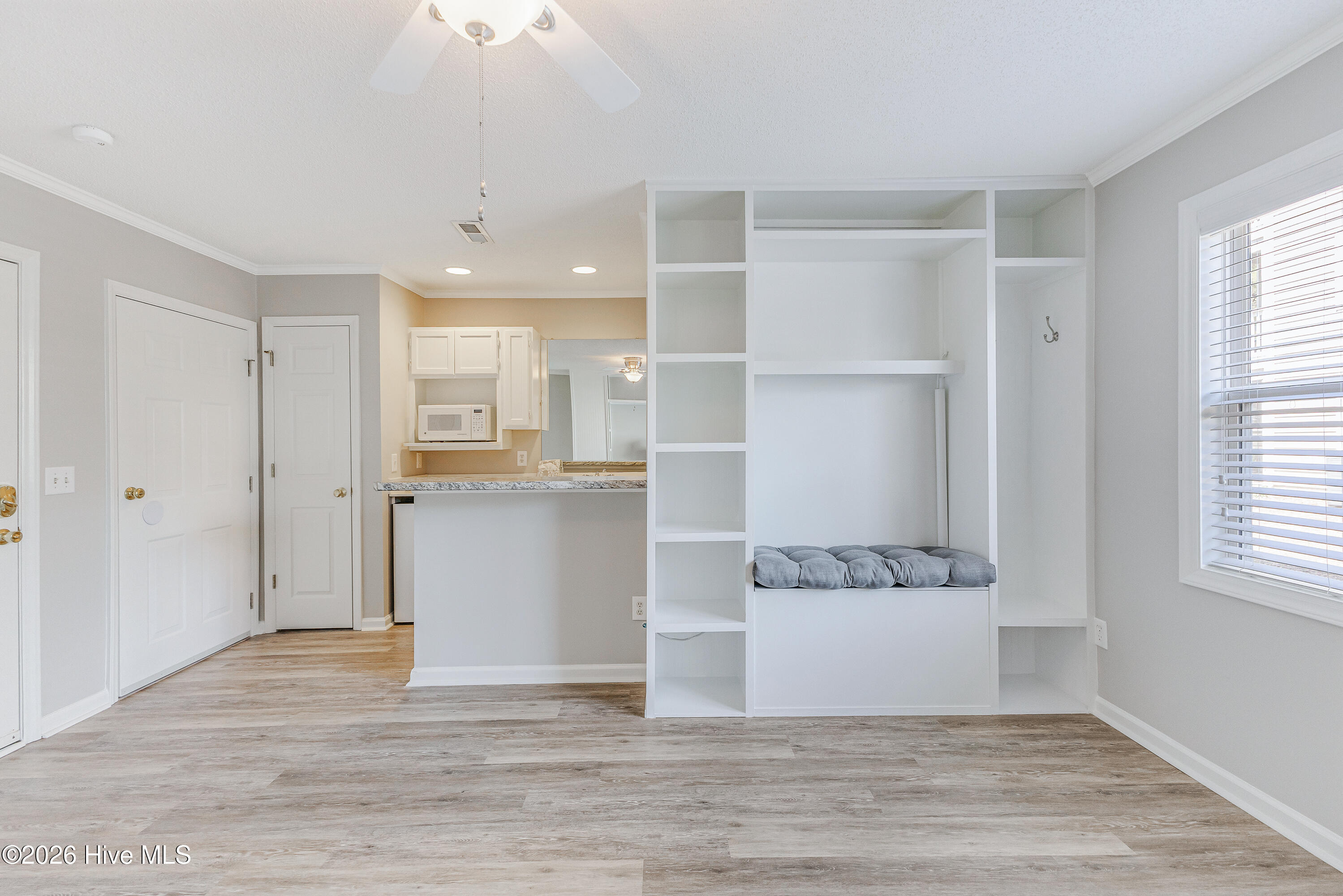 100562501 | Photo 38