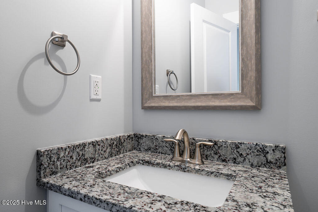 100560439 | Photo 27