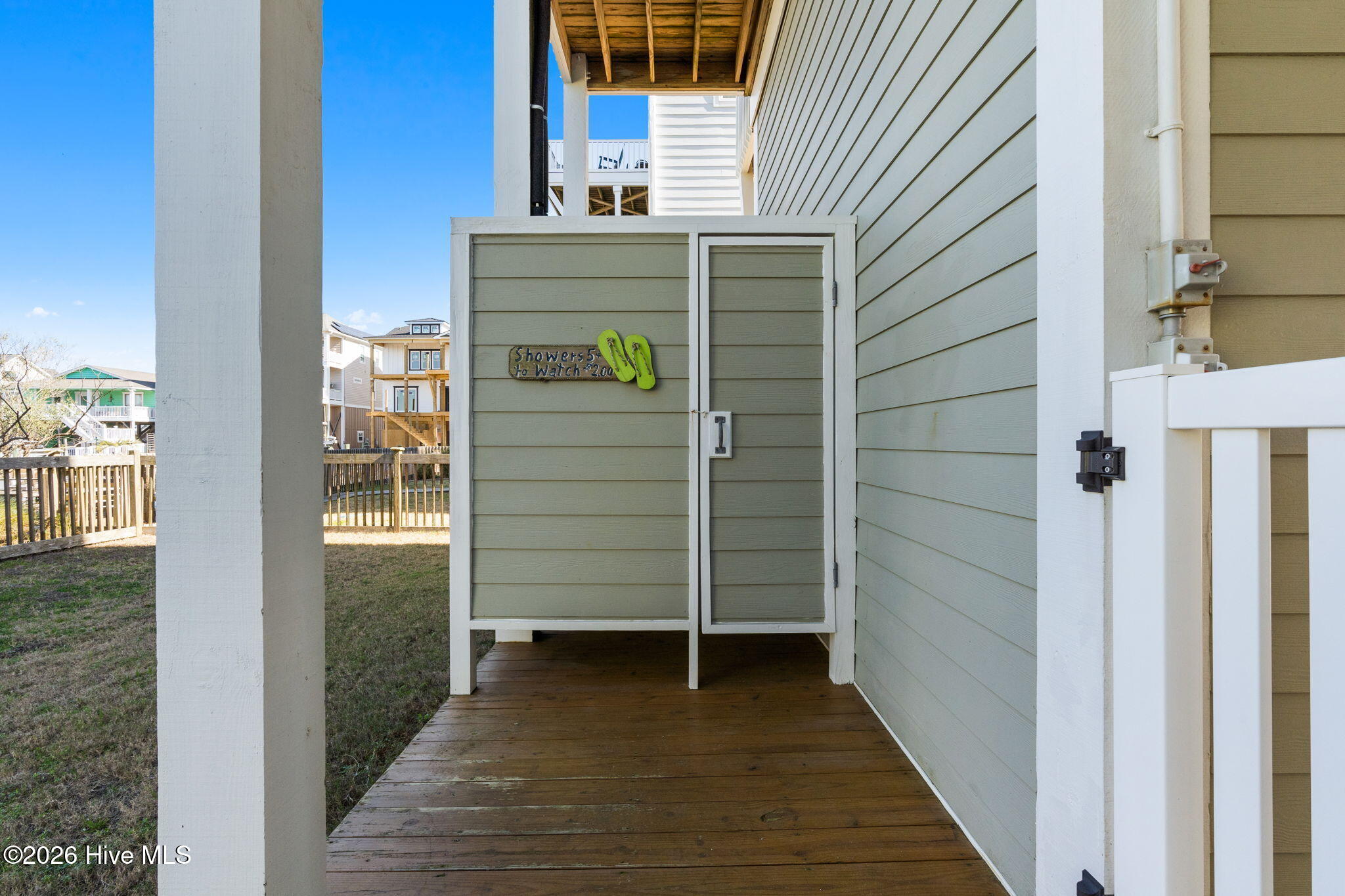 100555015 | Photo 46