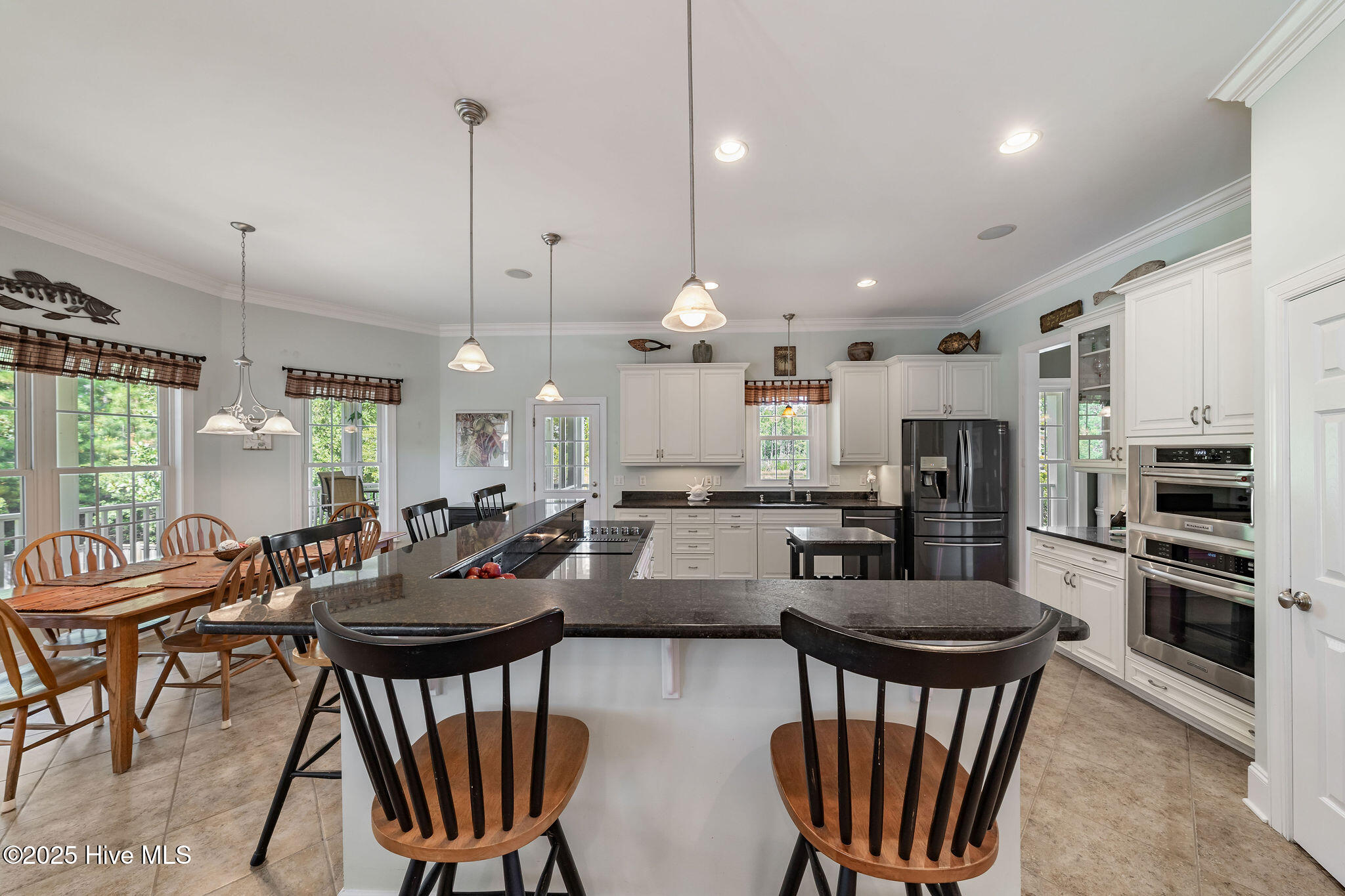 100532416 | Photo 15