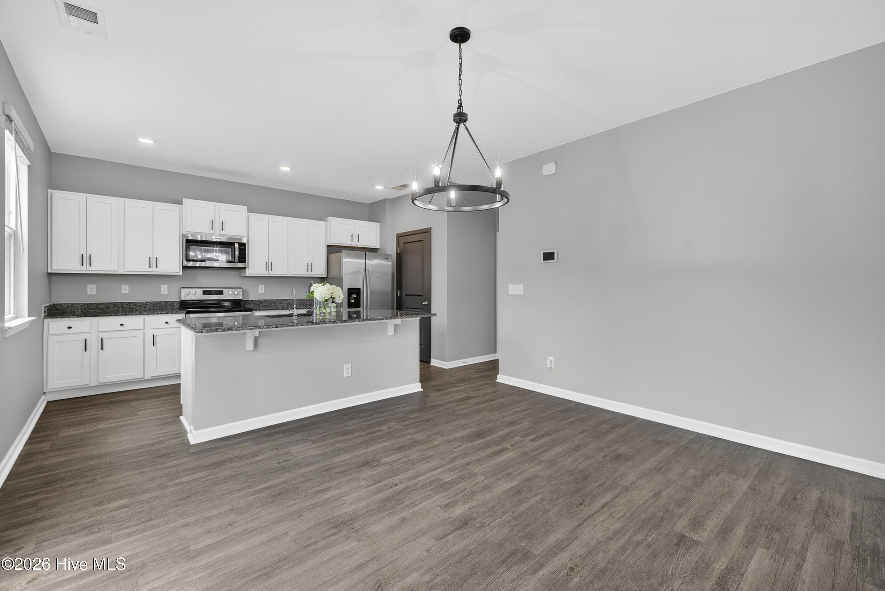 100558263 | Photo 16