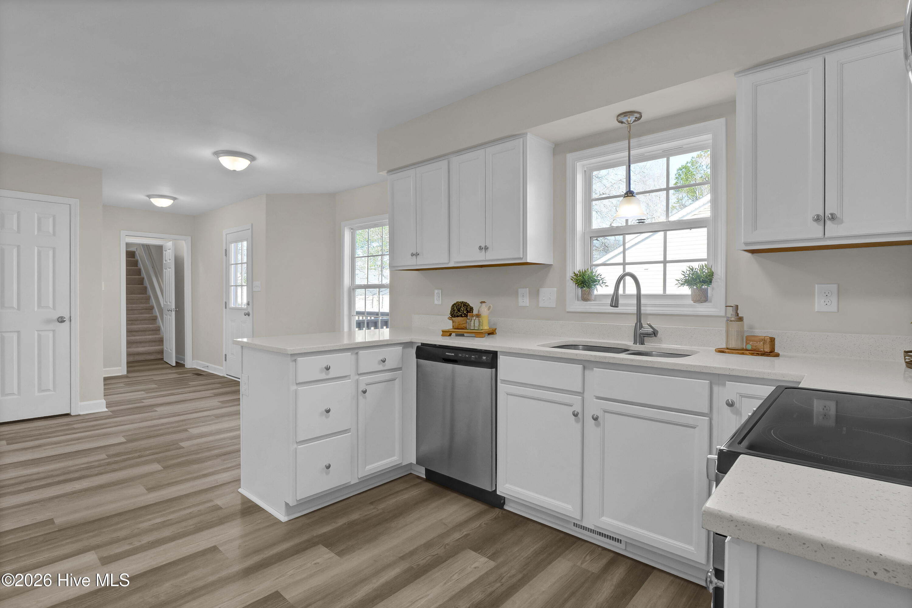 100556678 | Photo 12