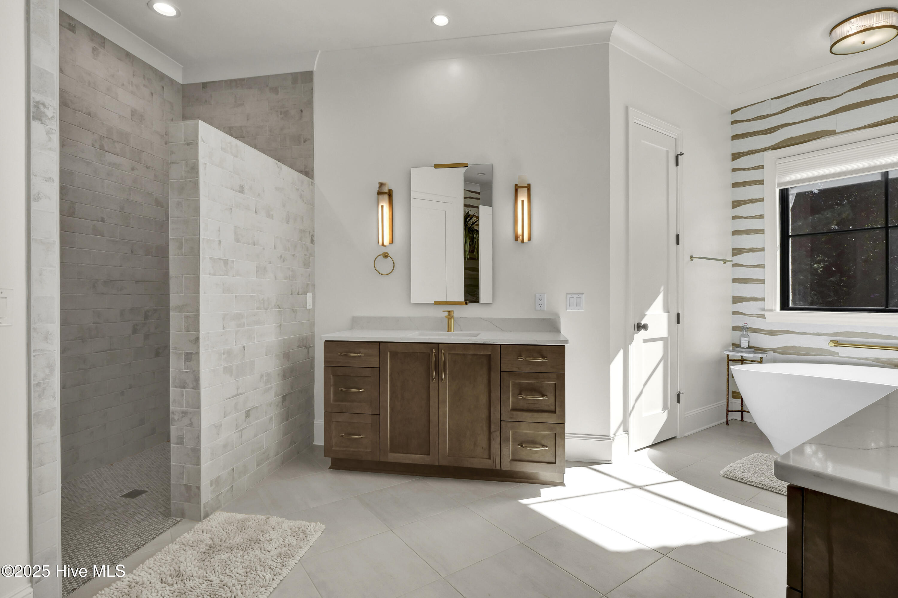 100532496 | Photo 34