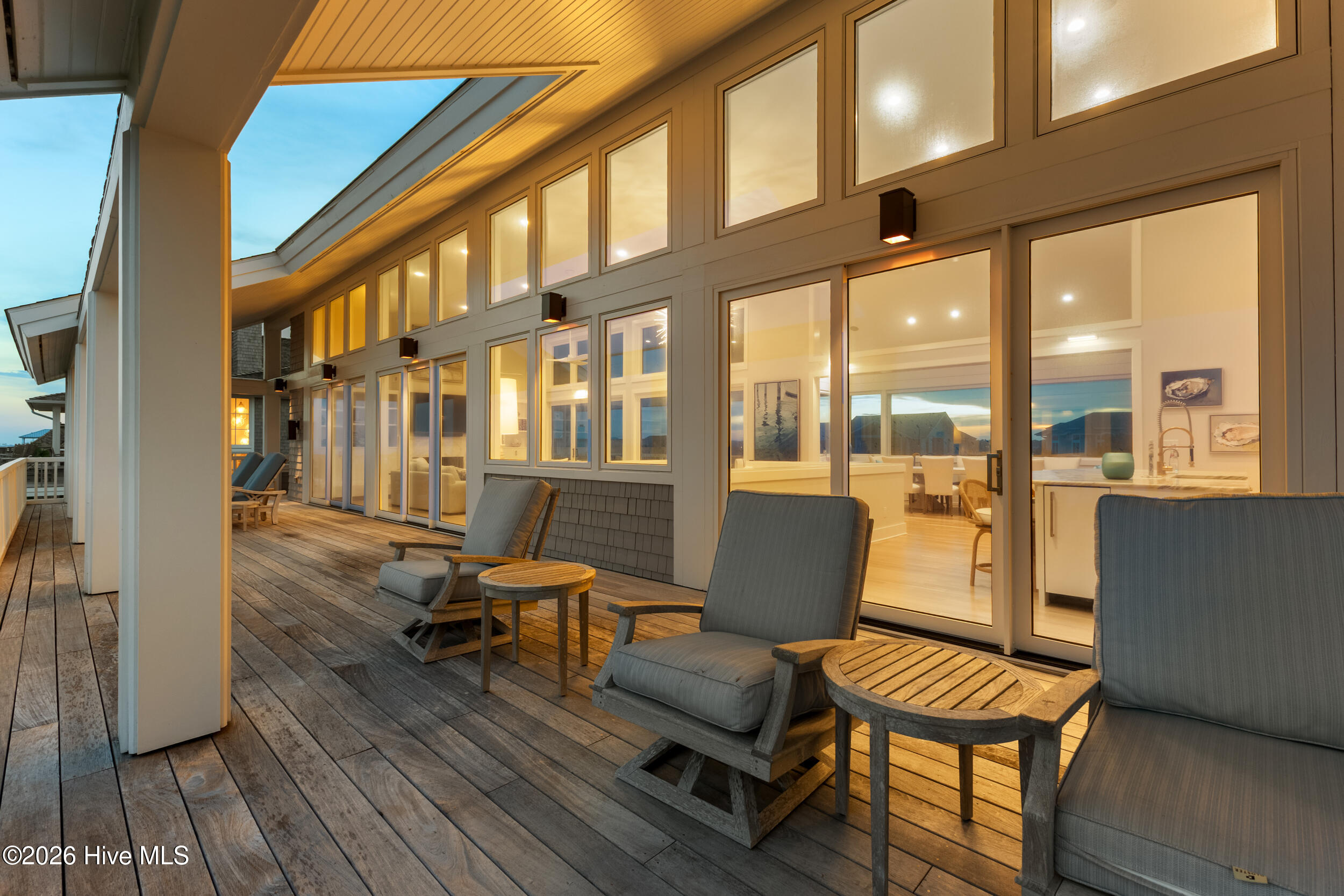 100560711 | Photo 60