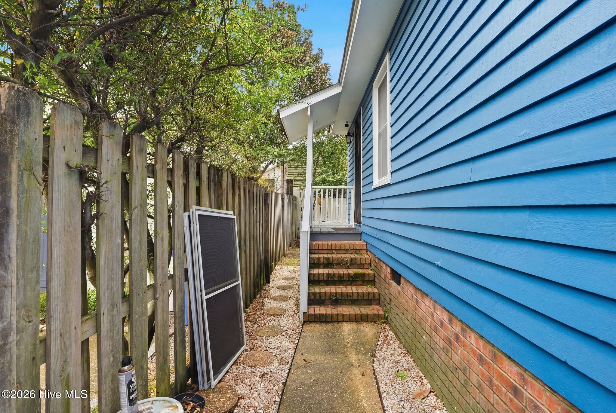 100559887 | Photo 35