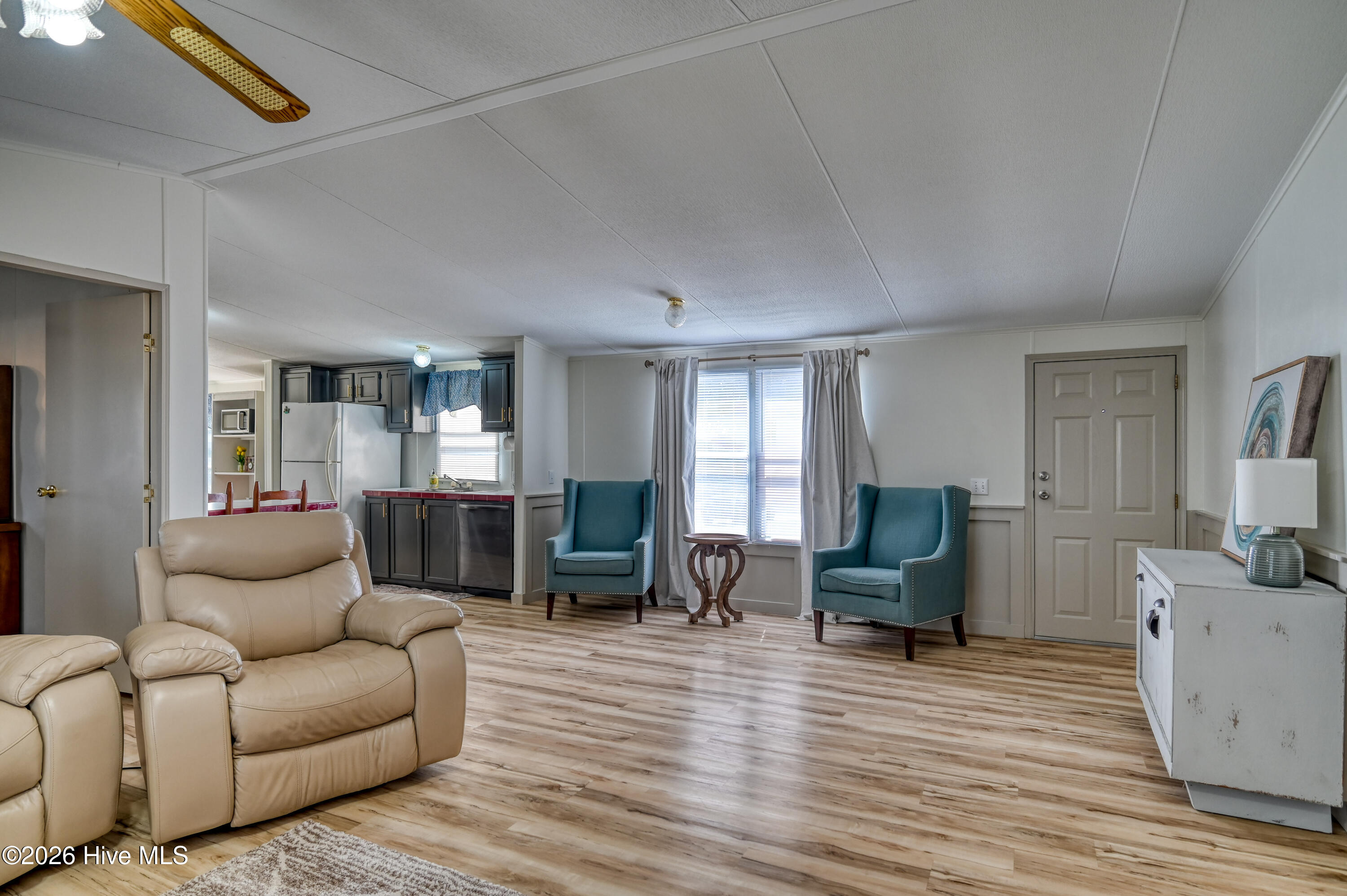 100557720 | Photo 16