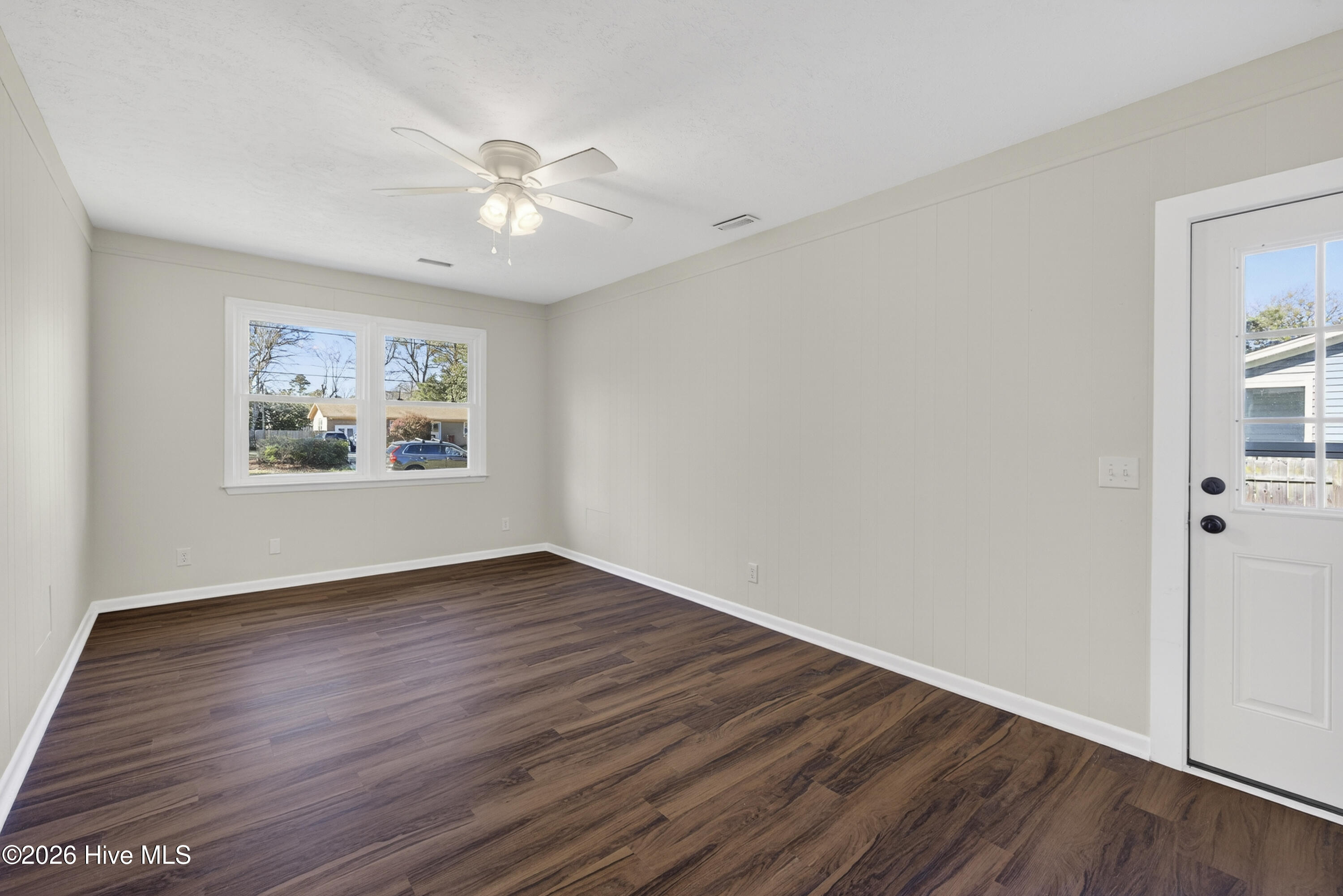 100560540 | Photo 22