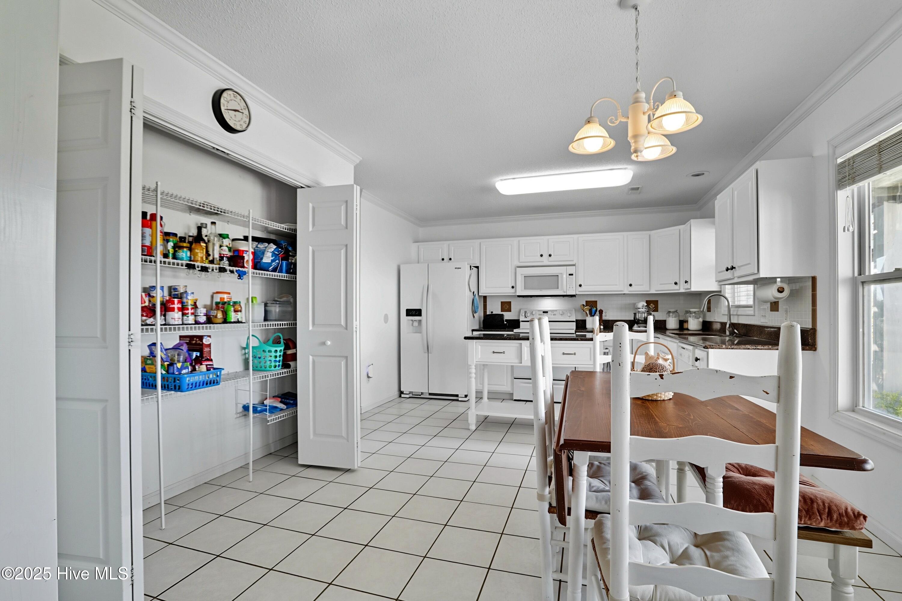 100532485 | Photo 18