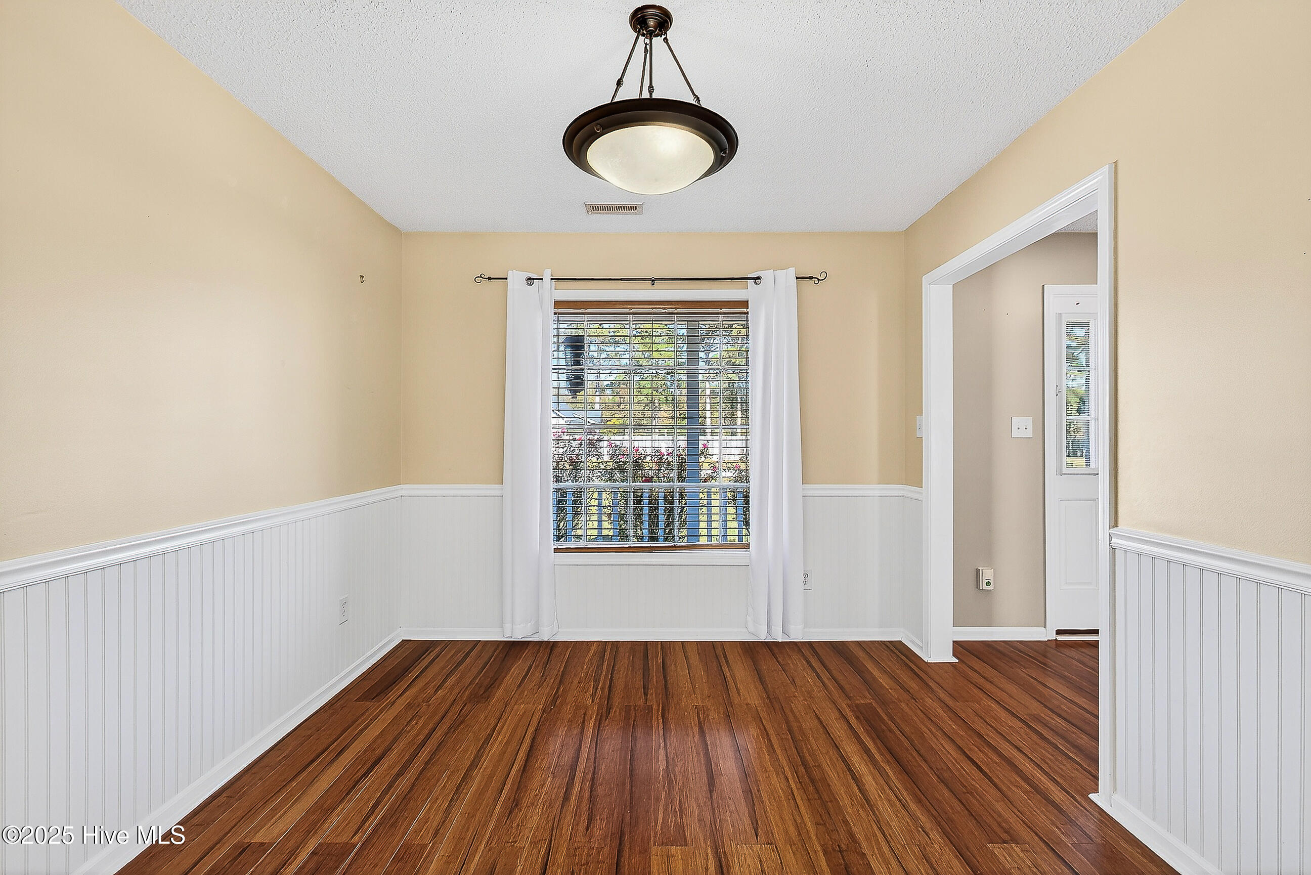 100540052 | Photo 13