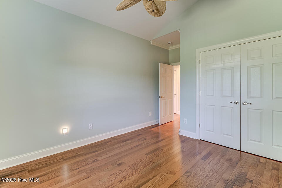 100569553 | Photo 25