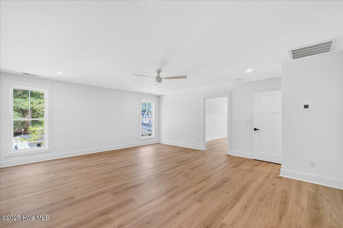 100489507 | Photo 44