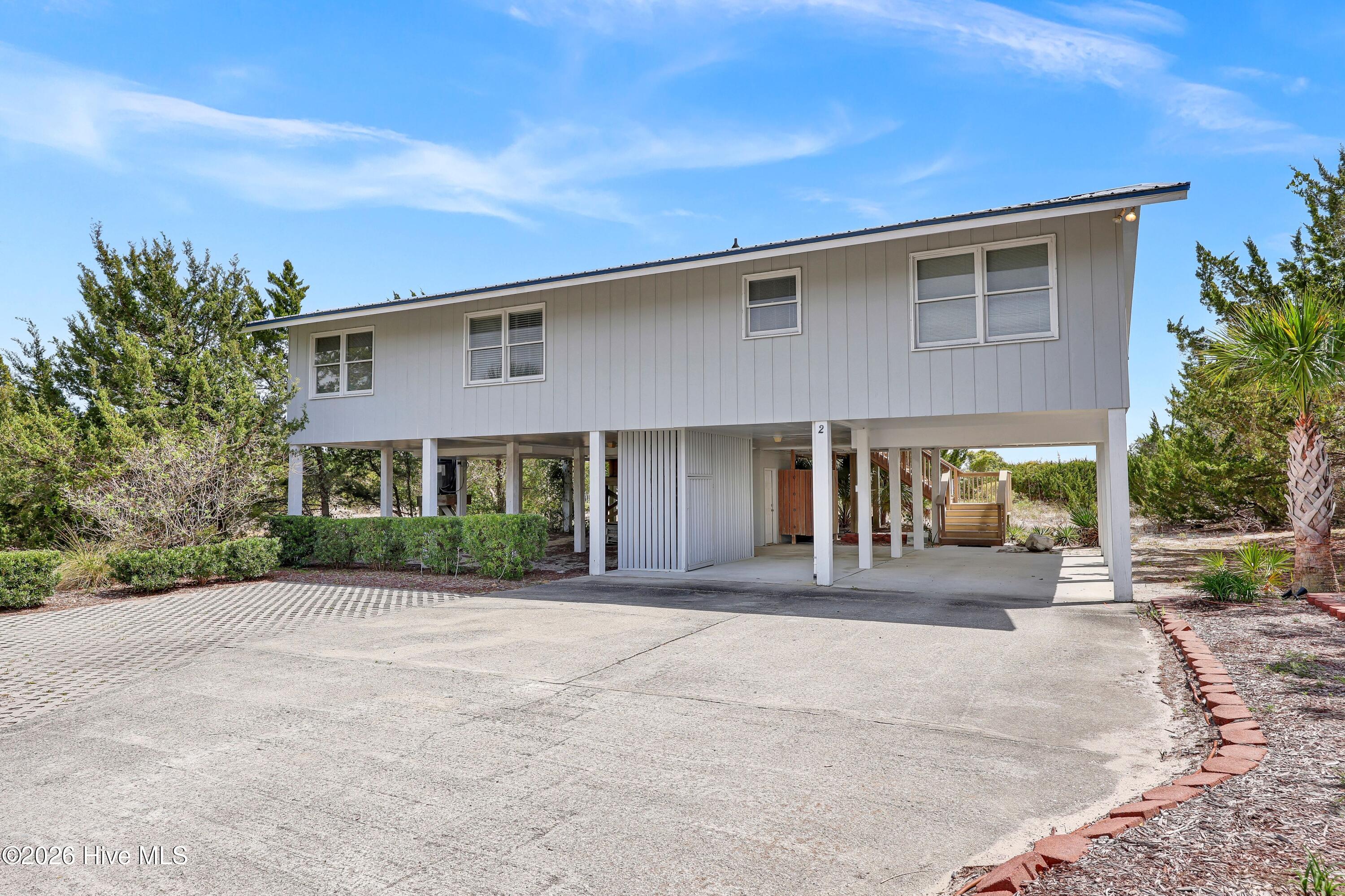 100565989 | Photo 41