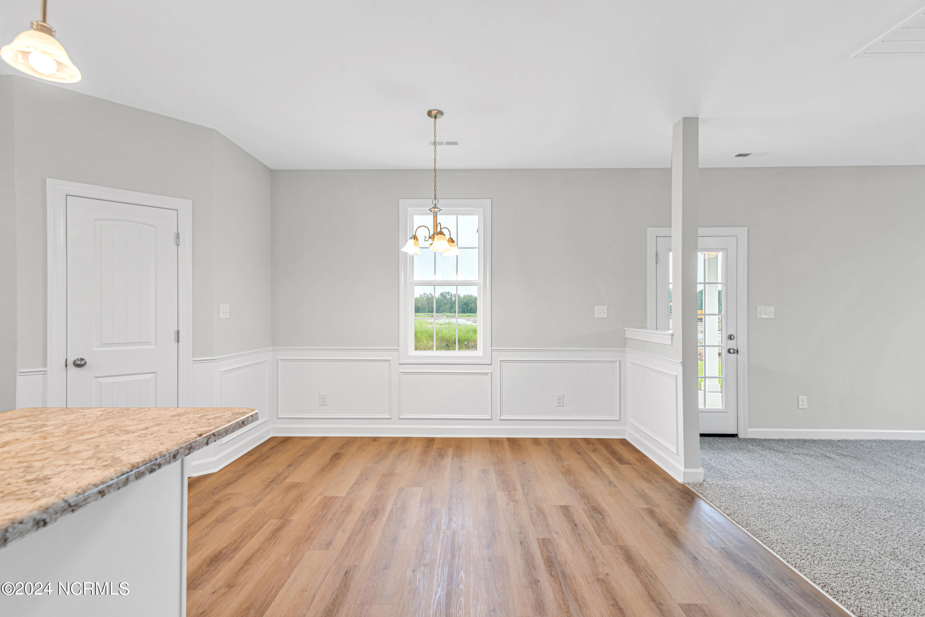 100562805 | Photo 12