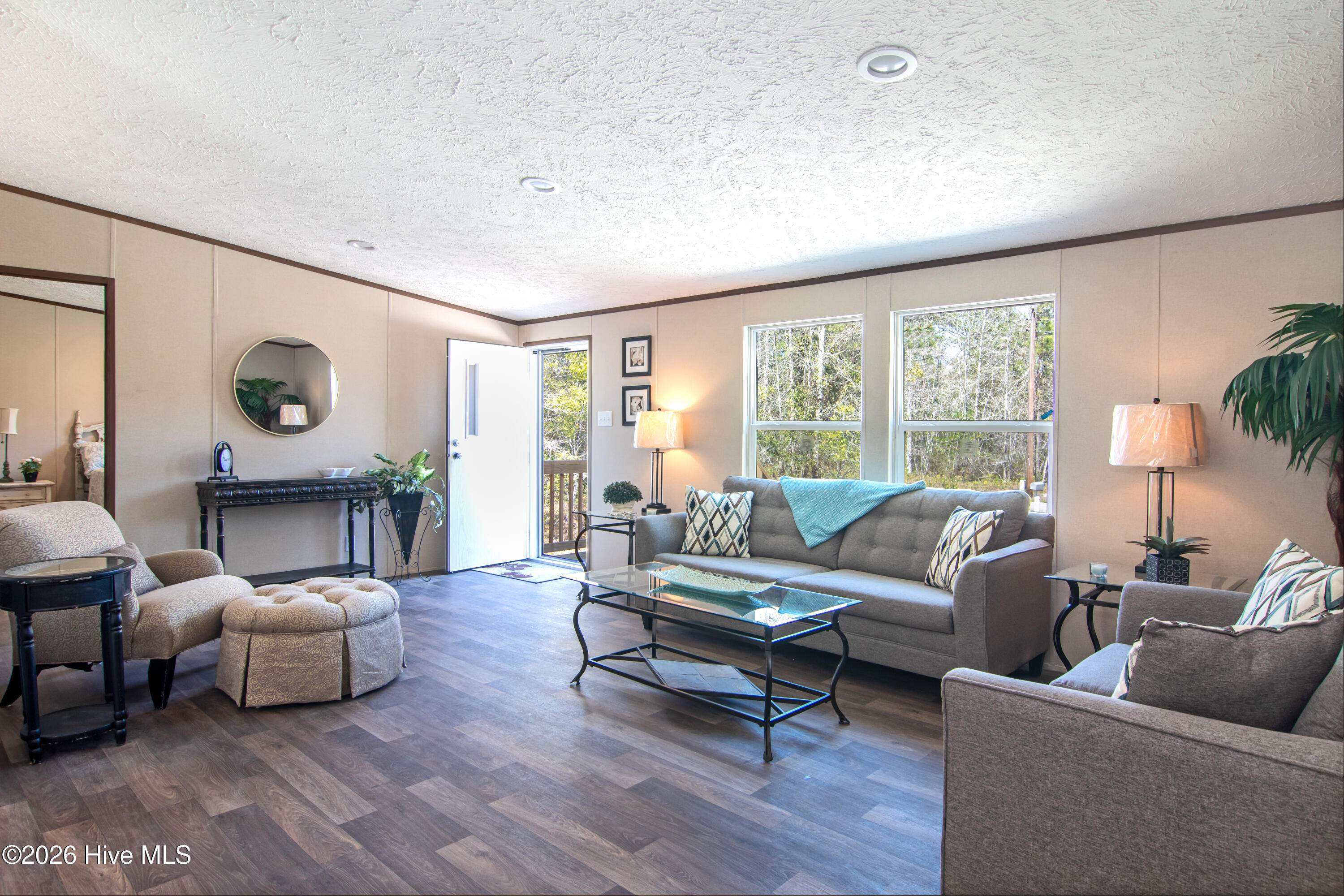 100563210 | Photo 12