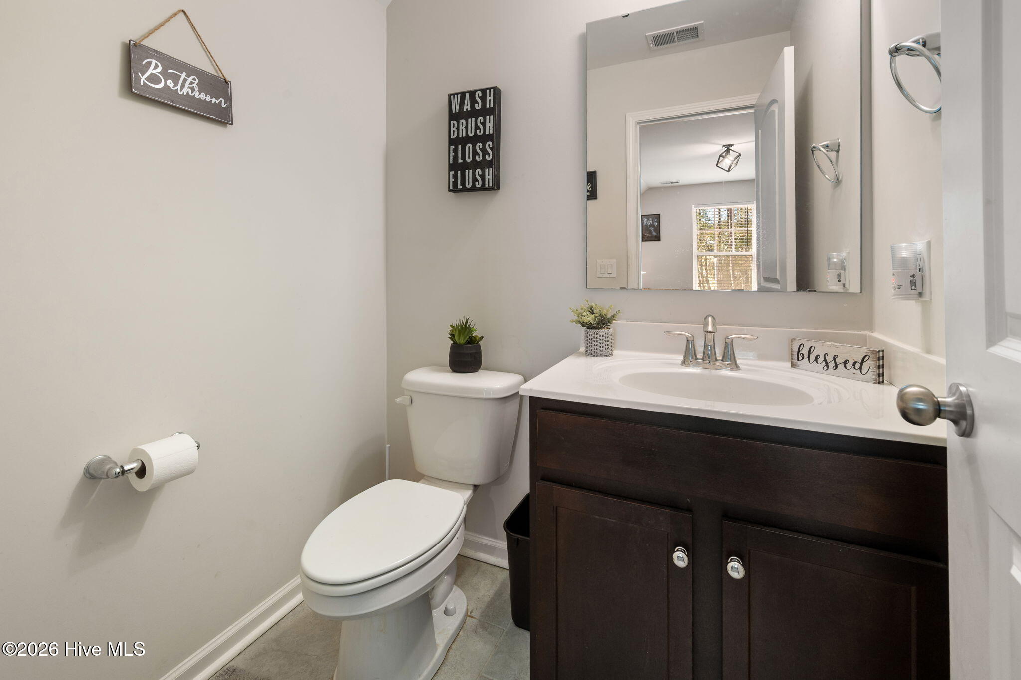 100549288 | Photo 24