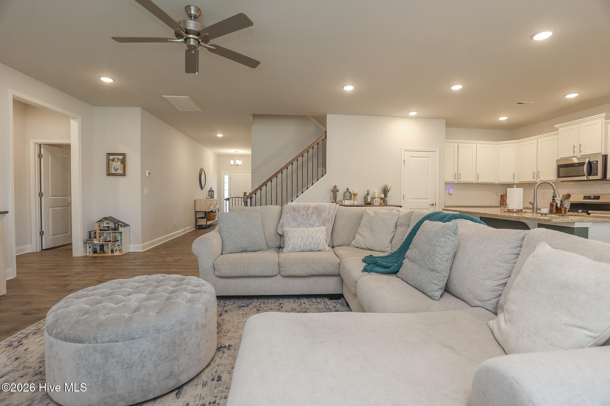 100565380 | Photo 11