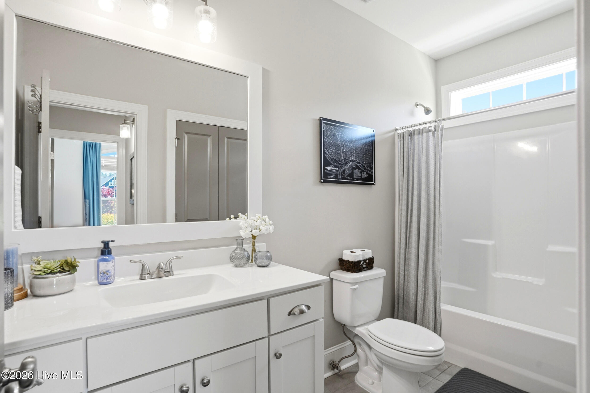 100569213 | Photo 26