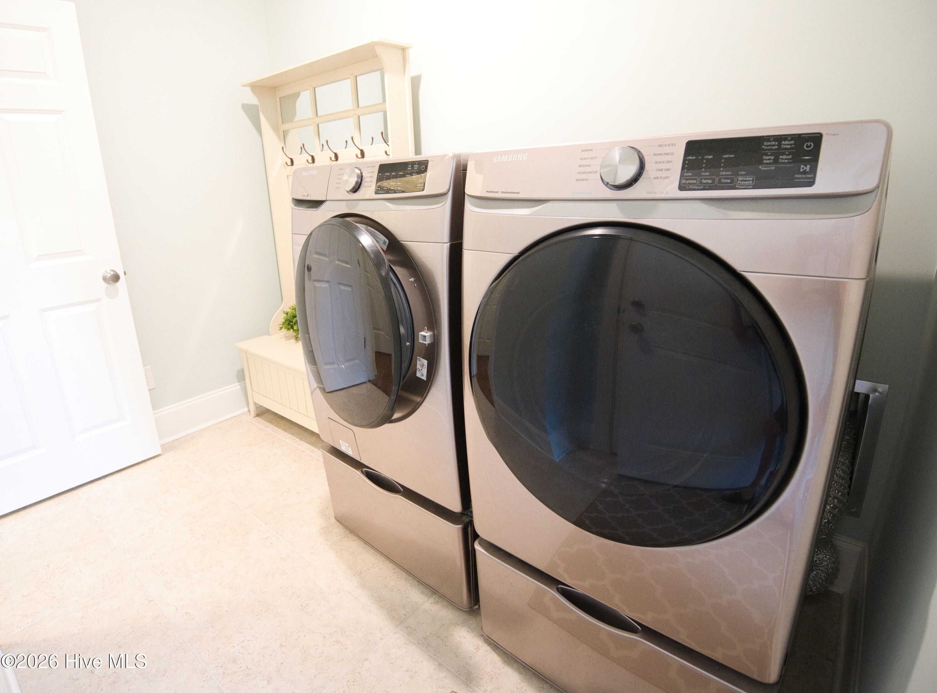 100567363 | Photo 44