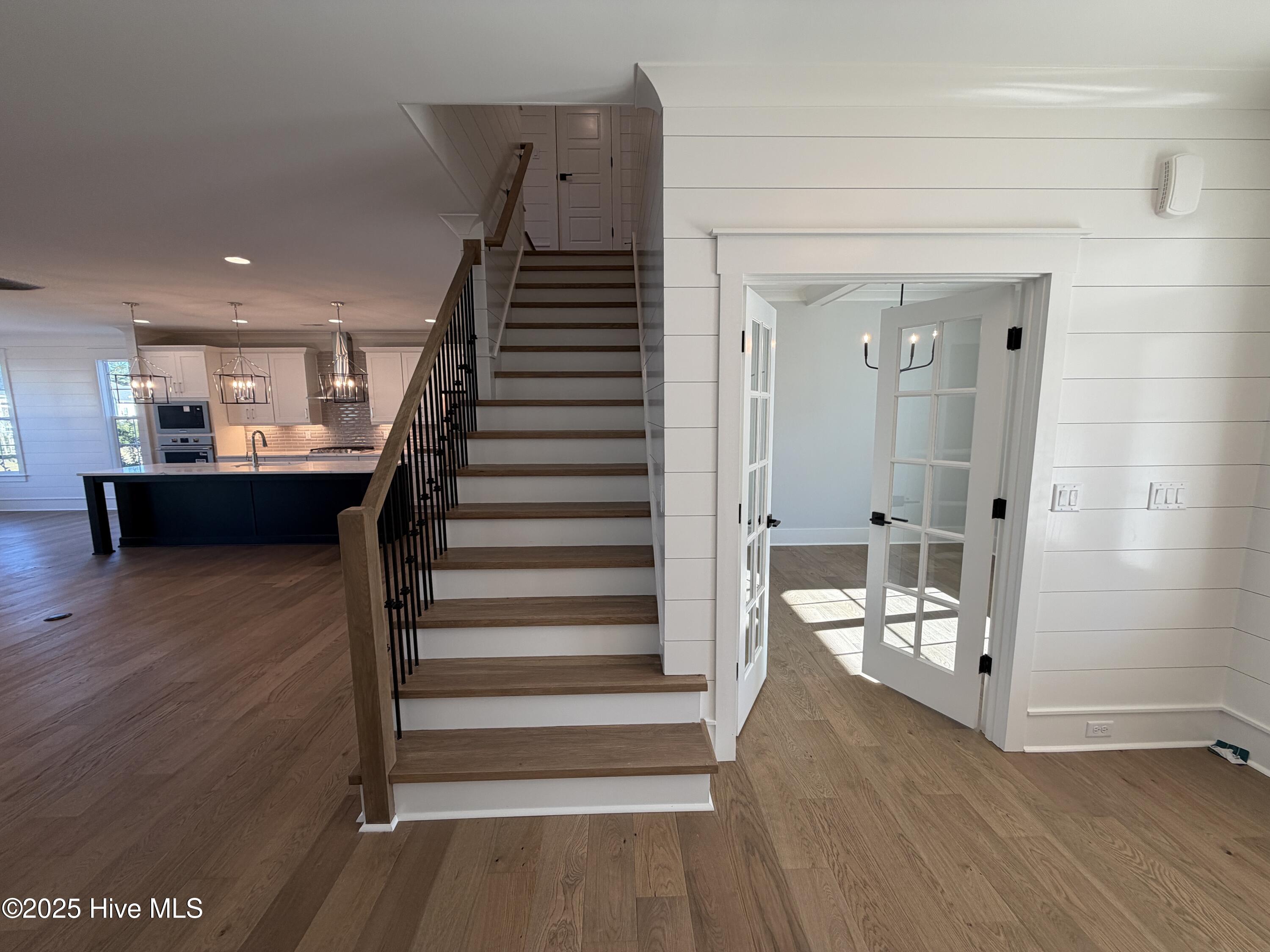 100518580 | Photo 15