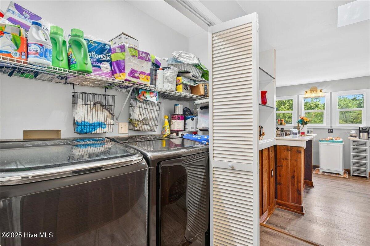 100525090 | Photo 34