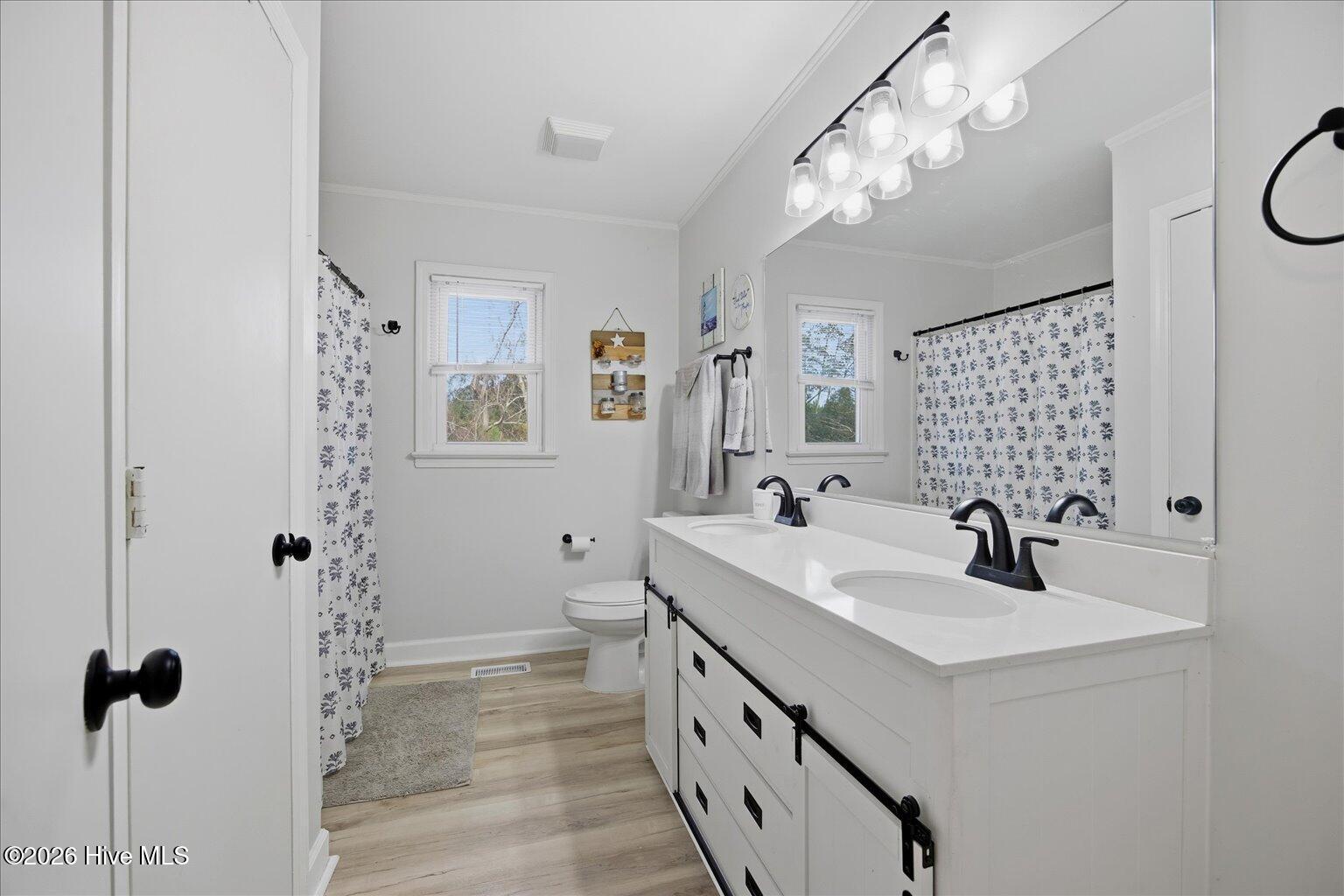 100548025 | Photo 25