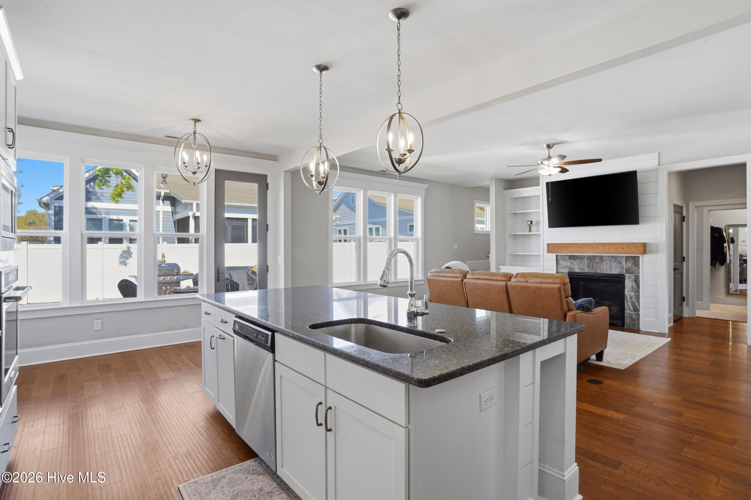 100564894 | Photo 12