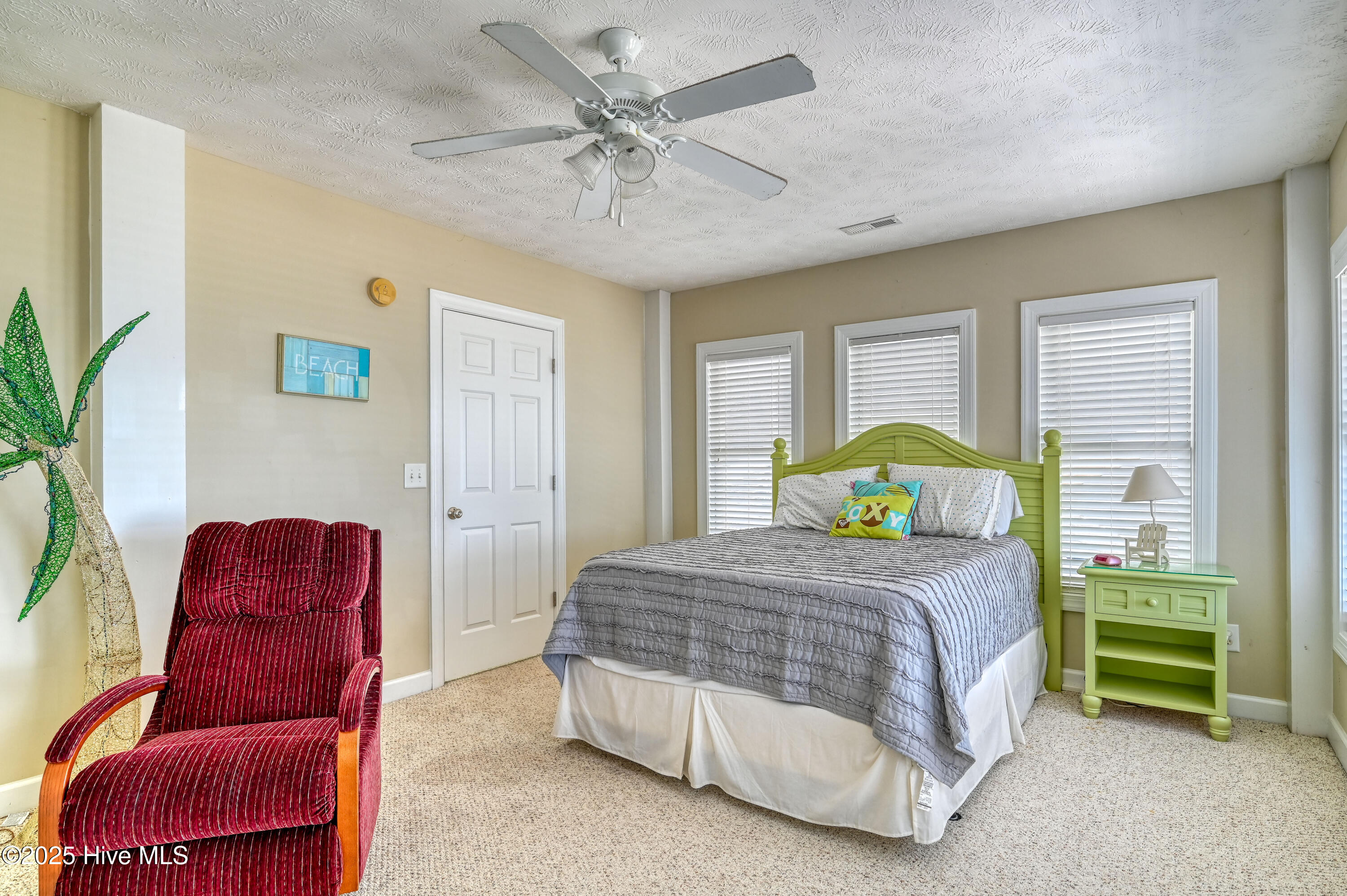 100502638 | Photo 43