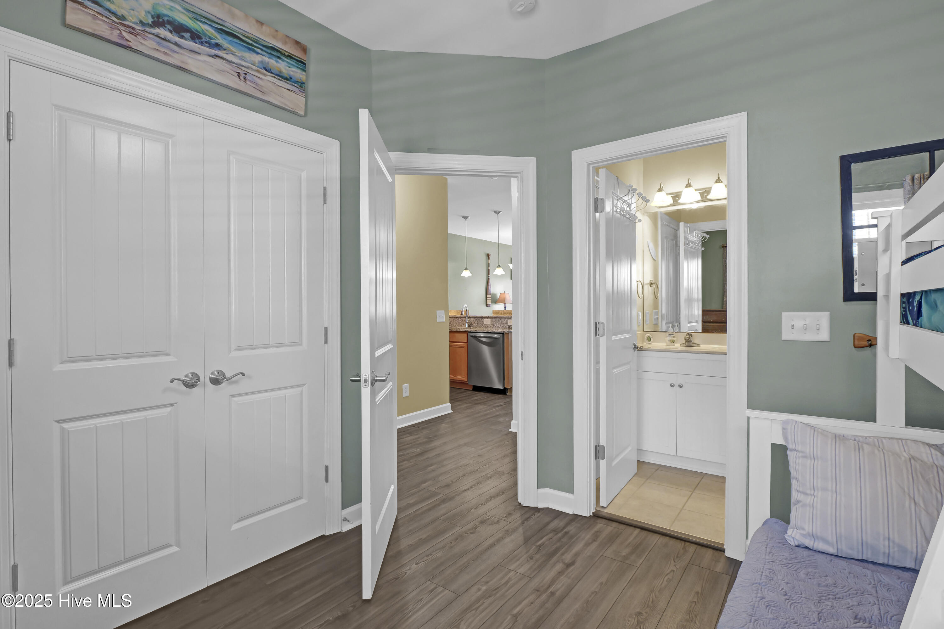 100508177 | Photo 22