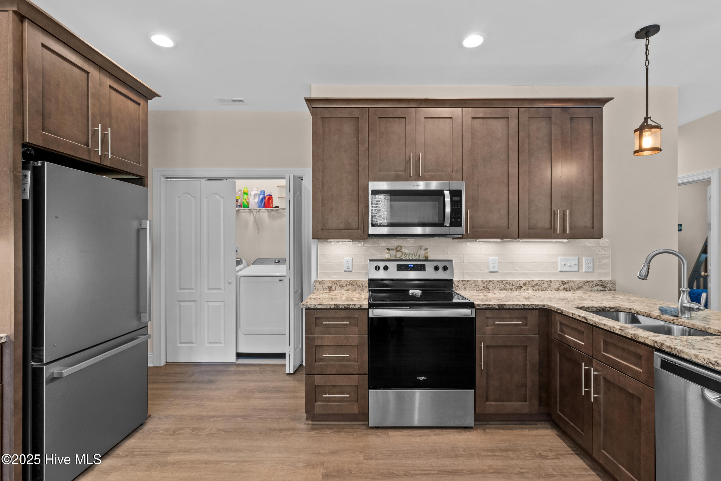 100537622 | Photo 17