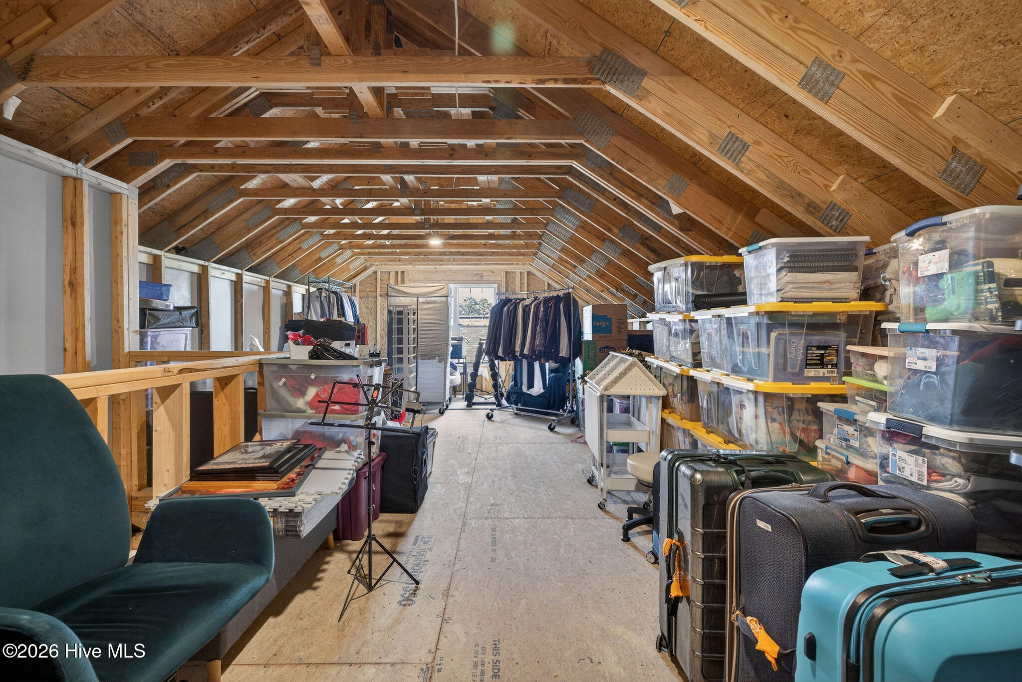 100569620 | Photo 41