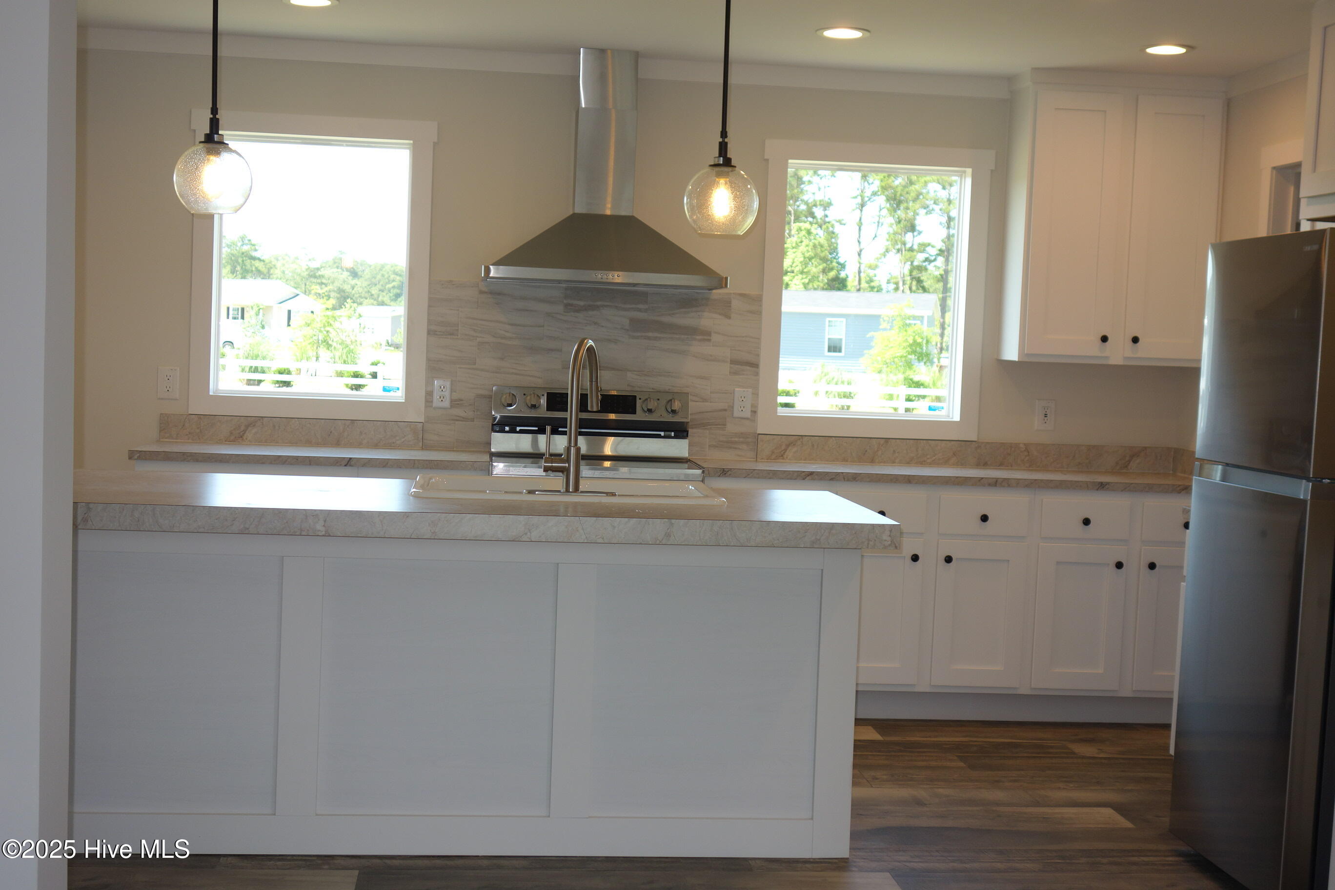 100514652 | Photo 18