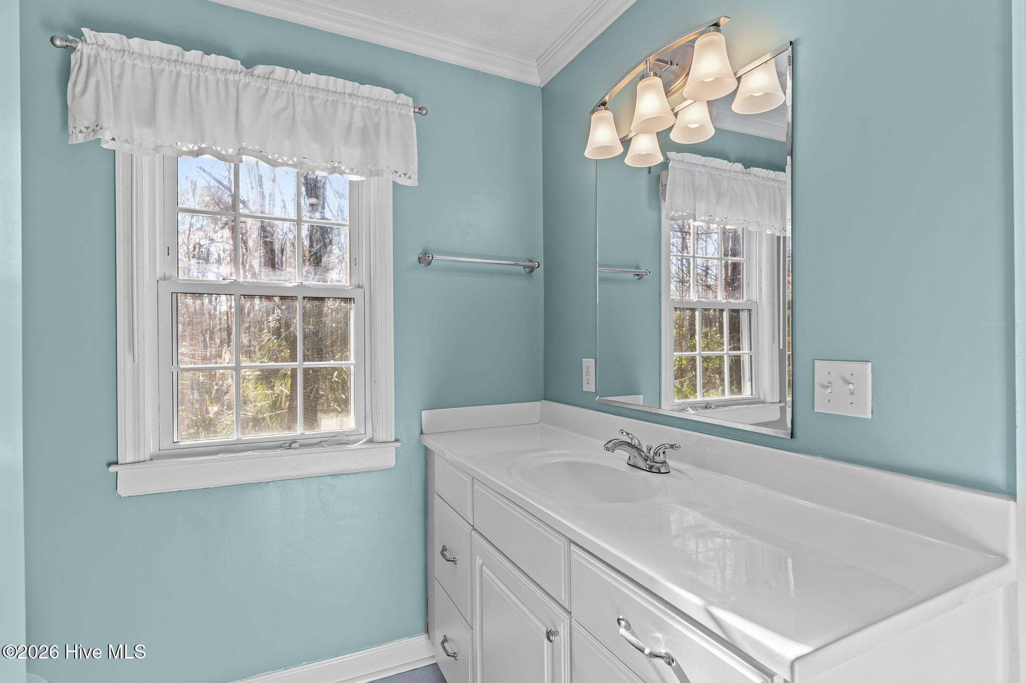 100550743 | Photo 46