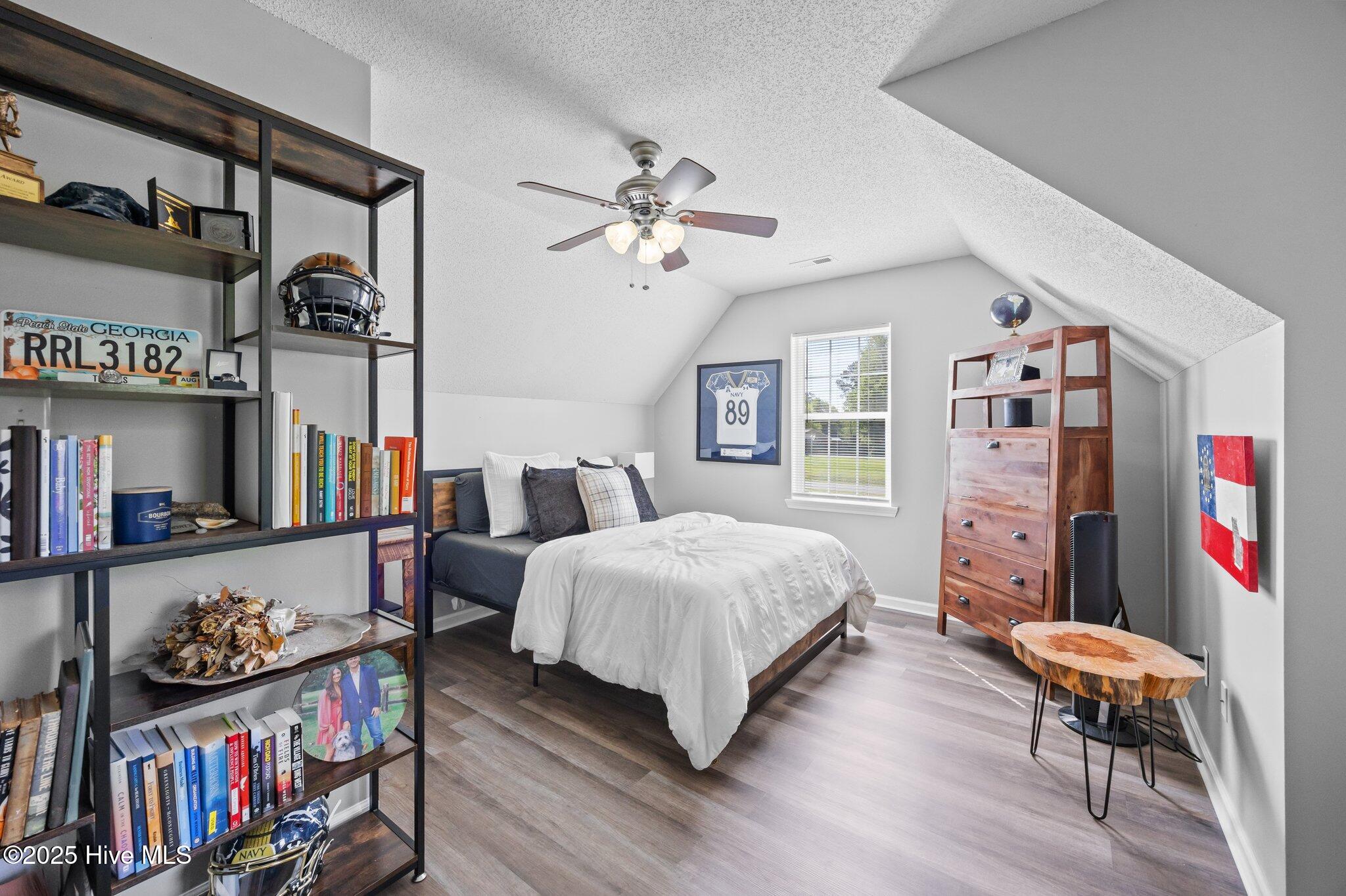 100567266 | Photo 29