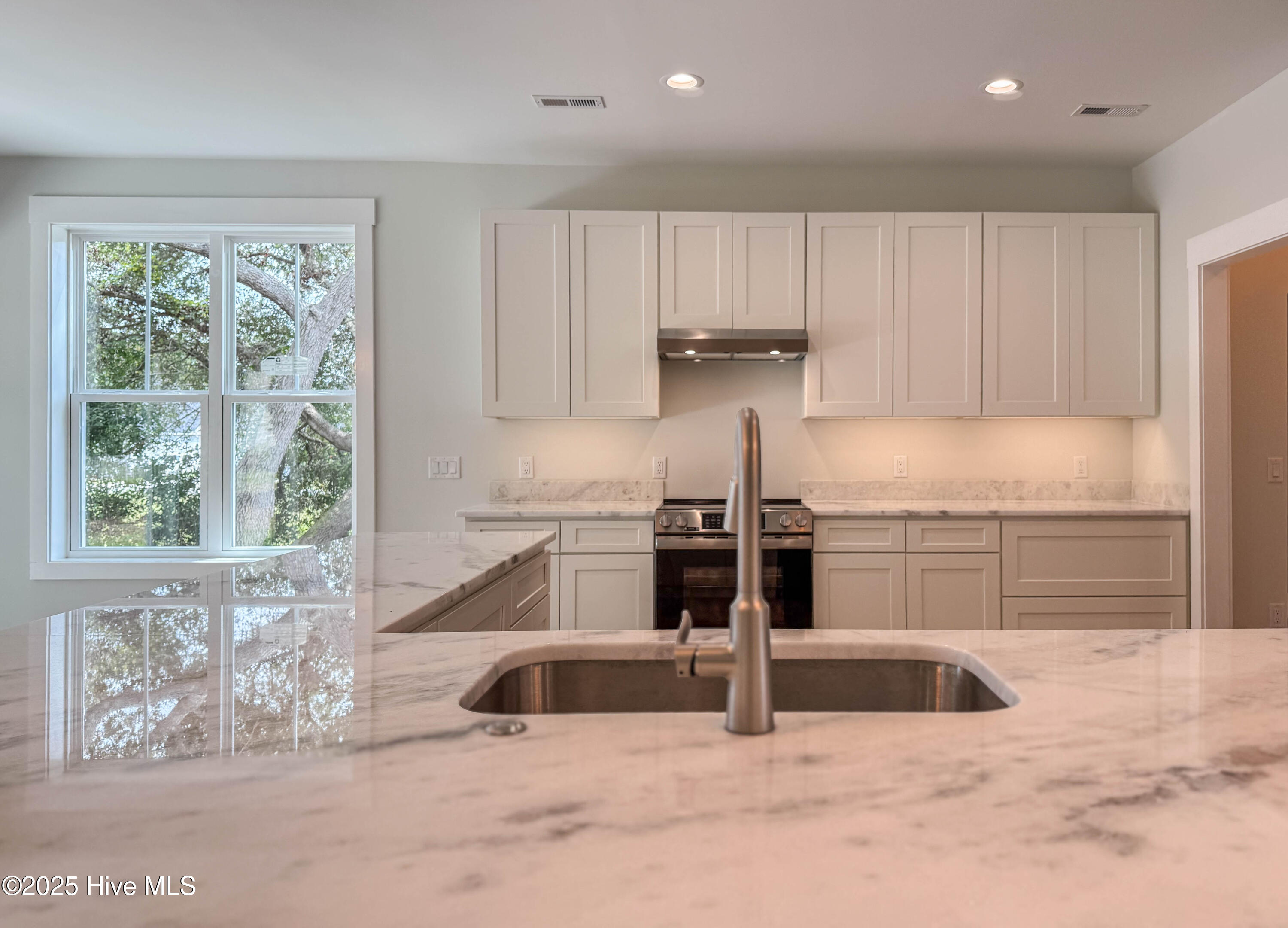 100529852 | Photo 19