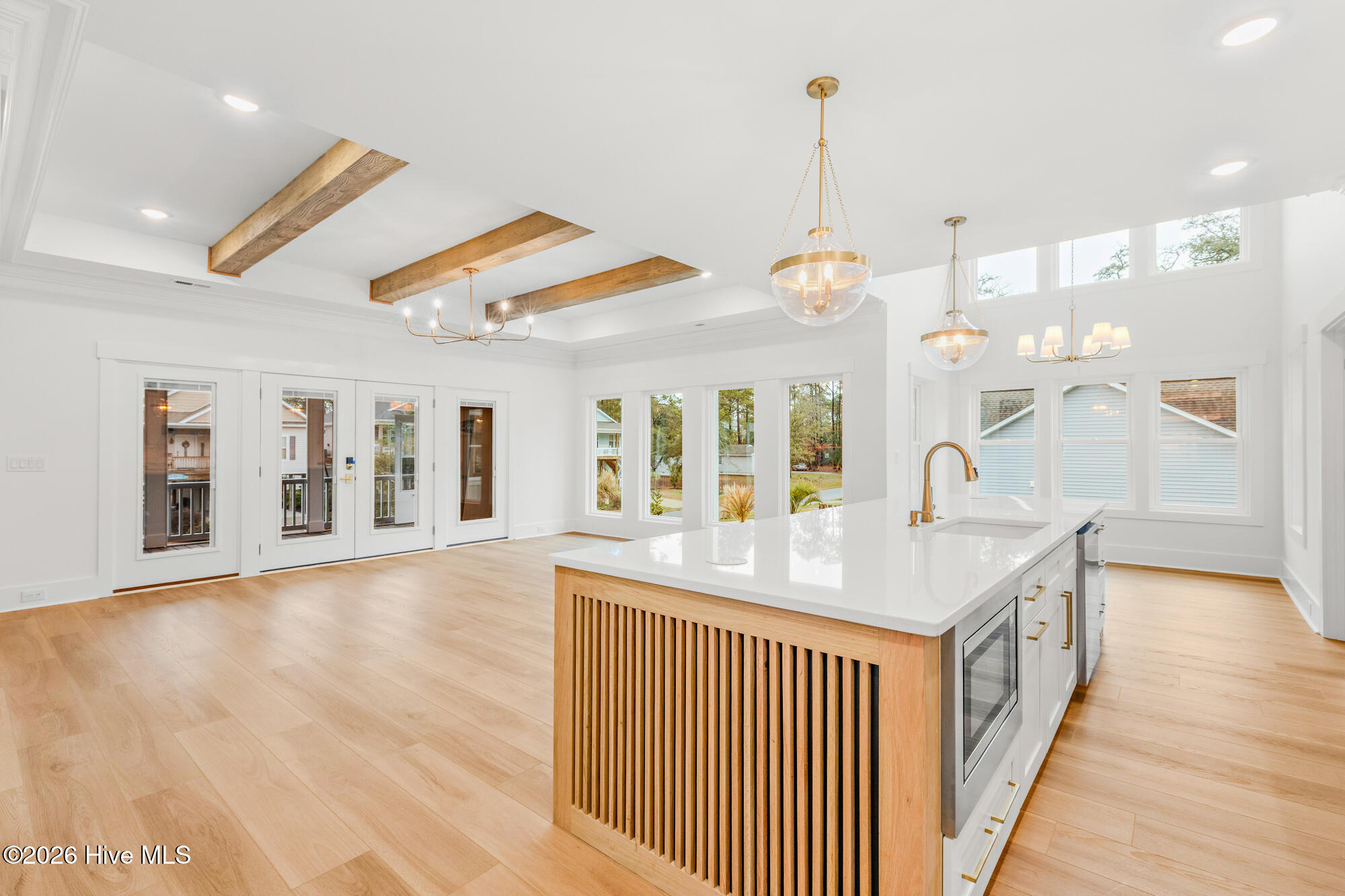 100516902 | Photo 13