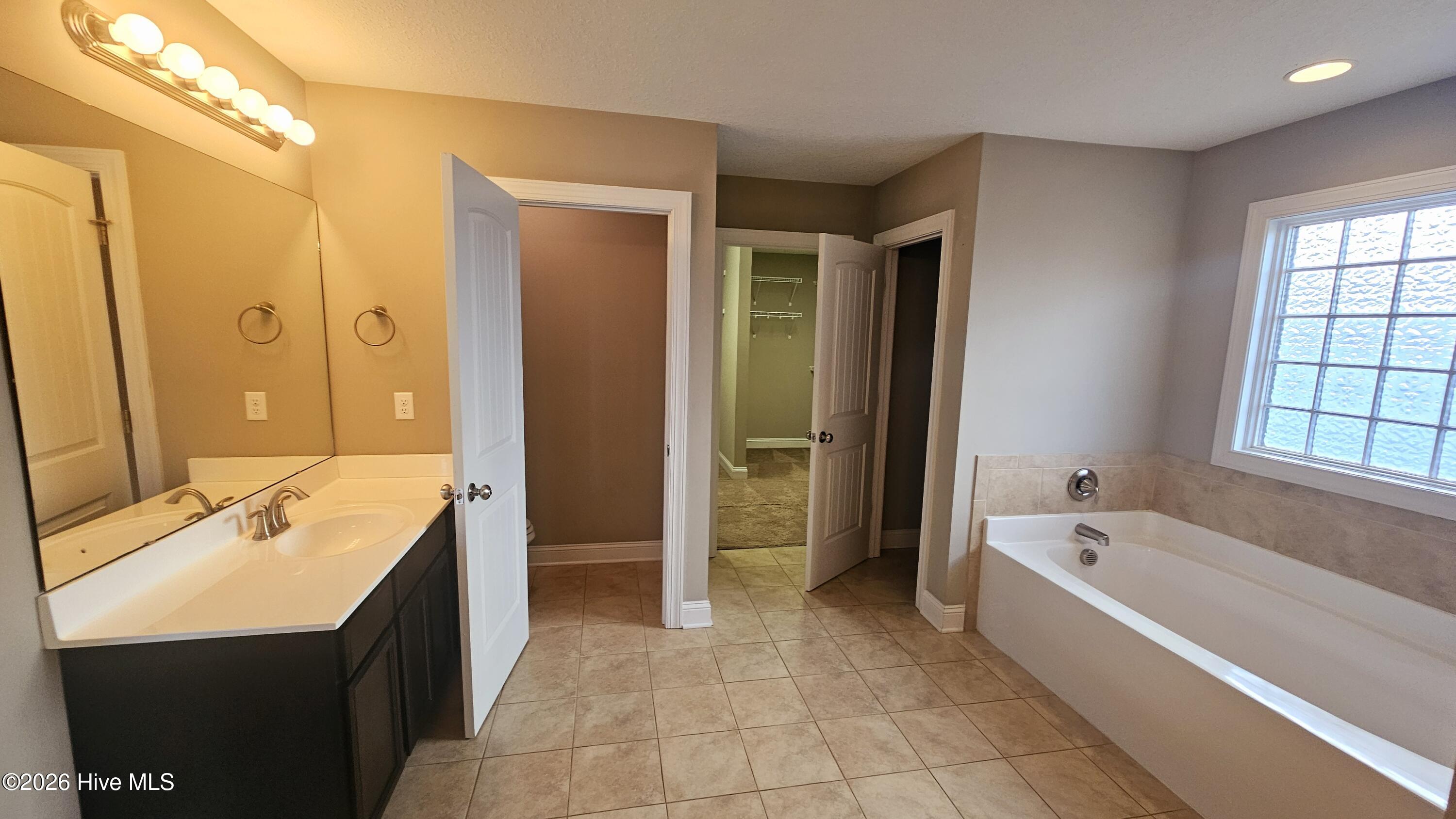 100549726 | Photo 16