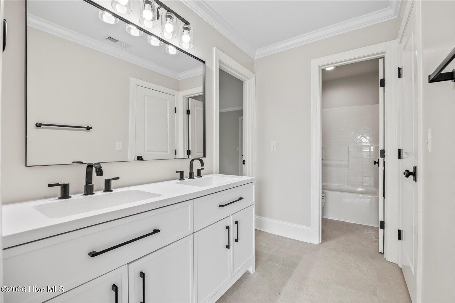 100560992 | Photo 27