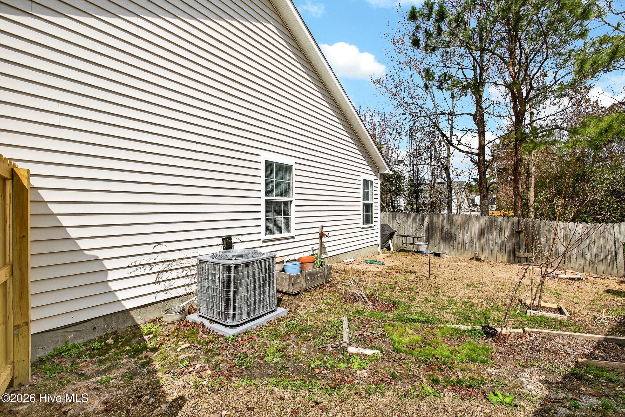 100562953 | Photo 24