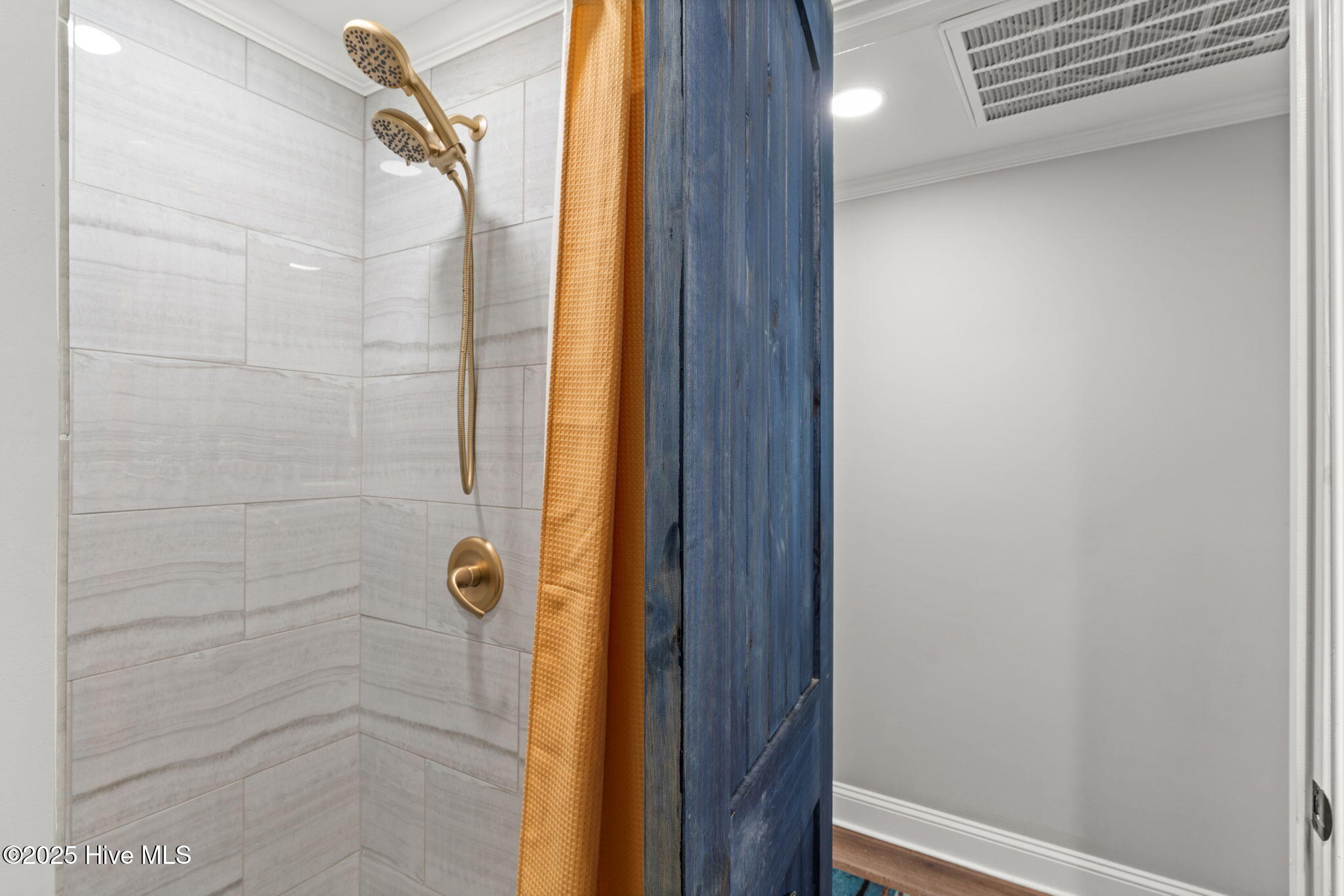 100532897 | Photo 49