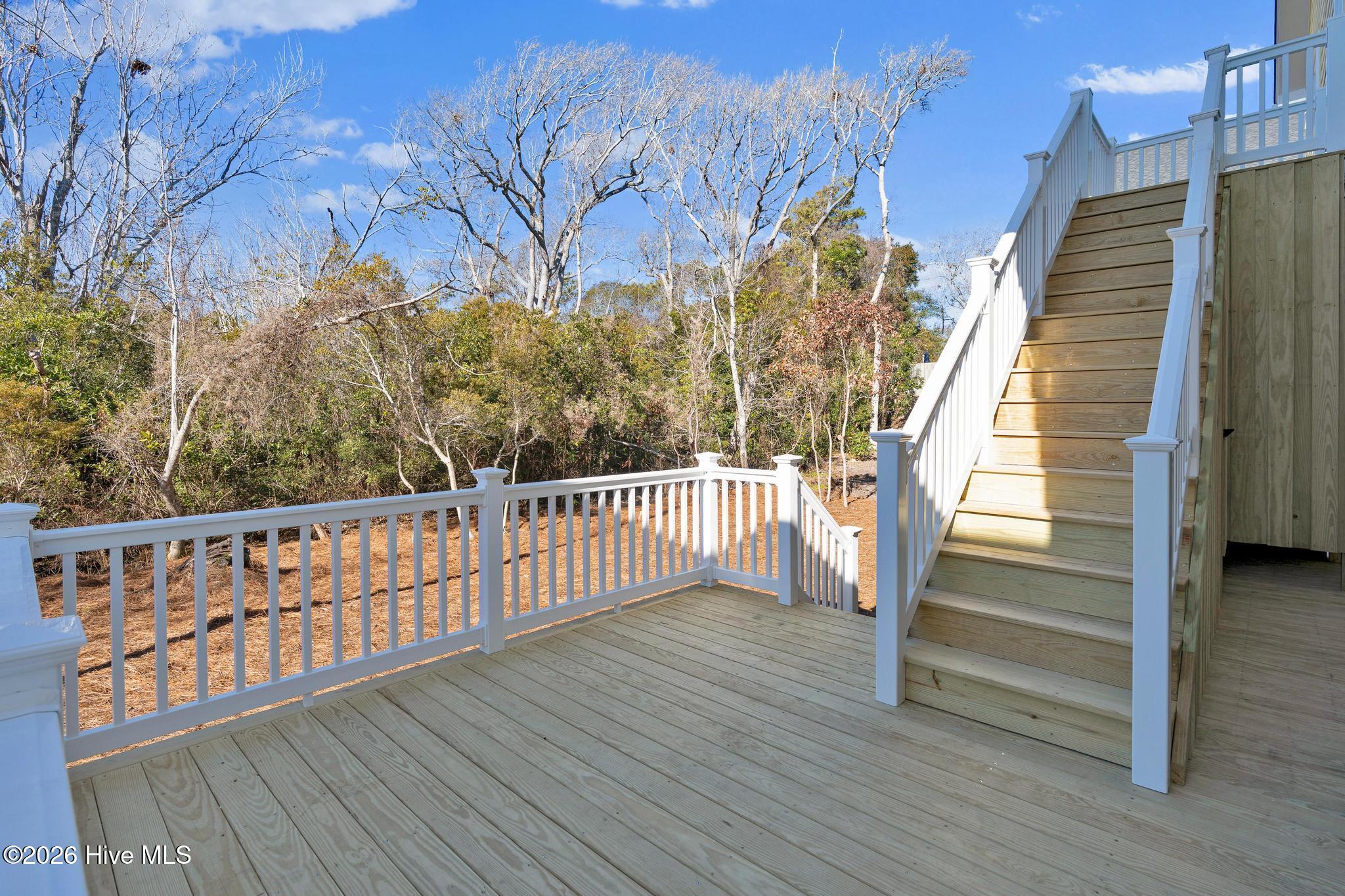 100547277 | Photo 30