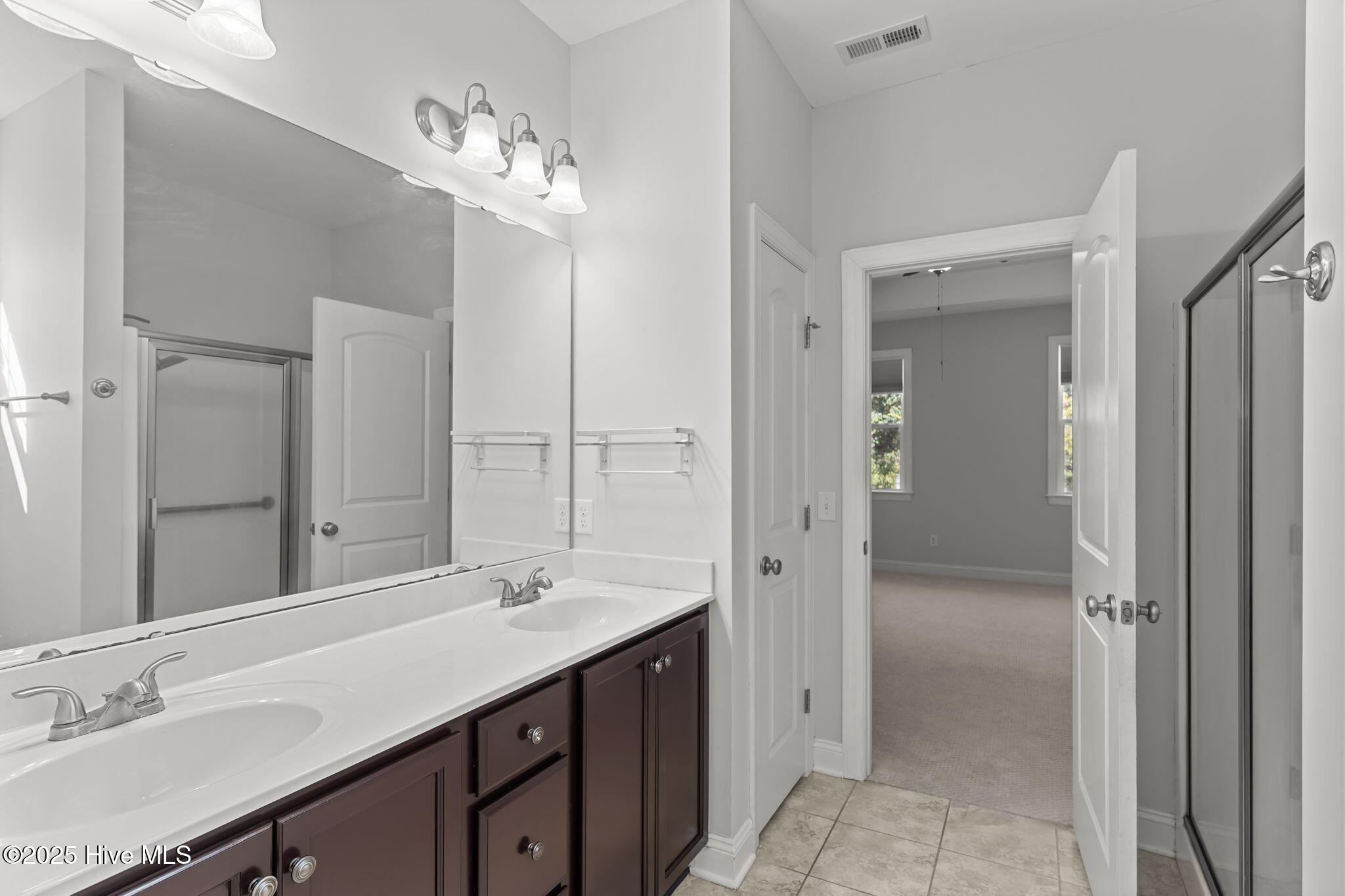 100537665 | Photo 24