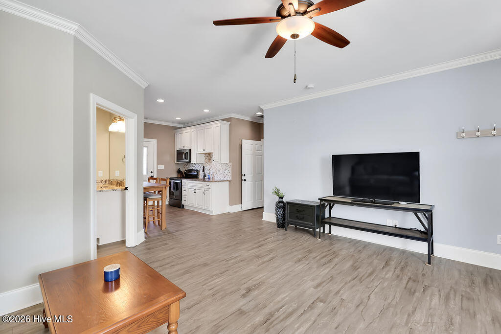 100547742 | Photo 38