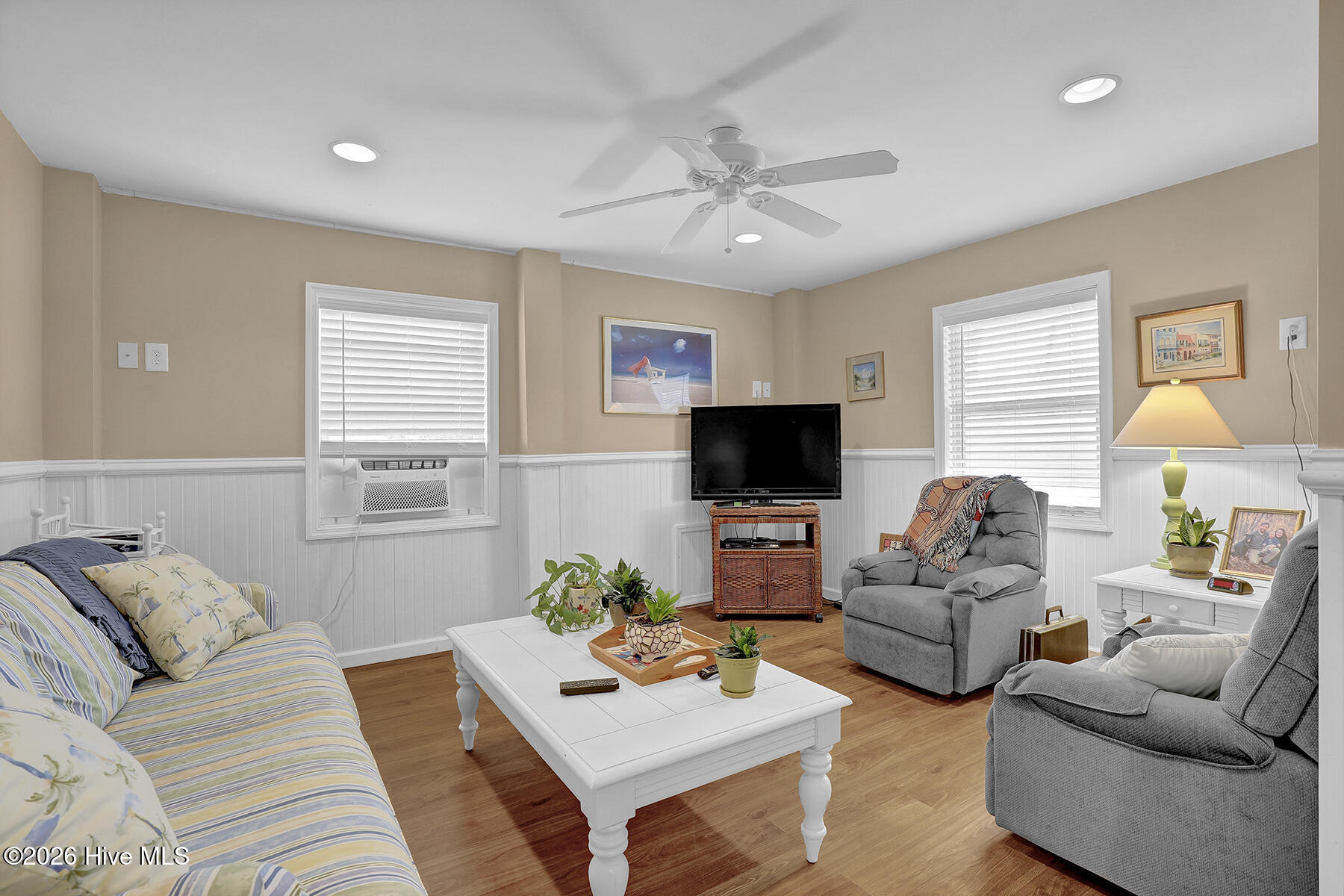 100548682 | Photo 36