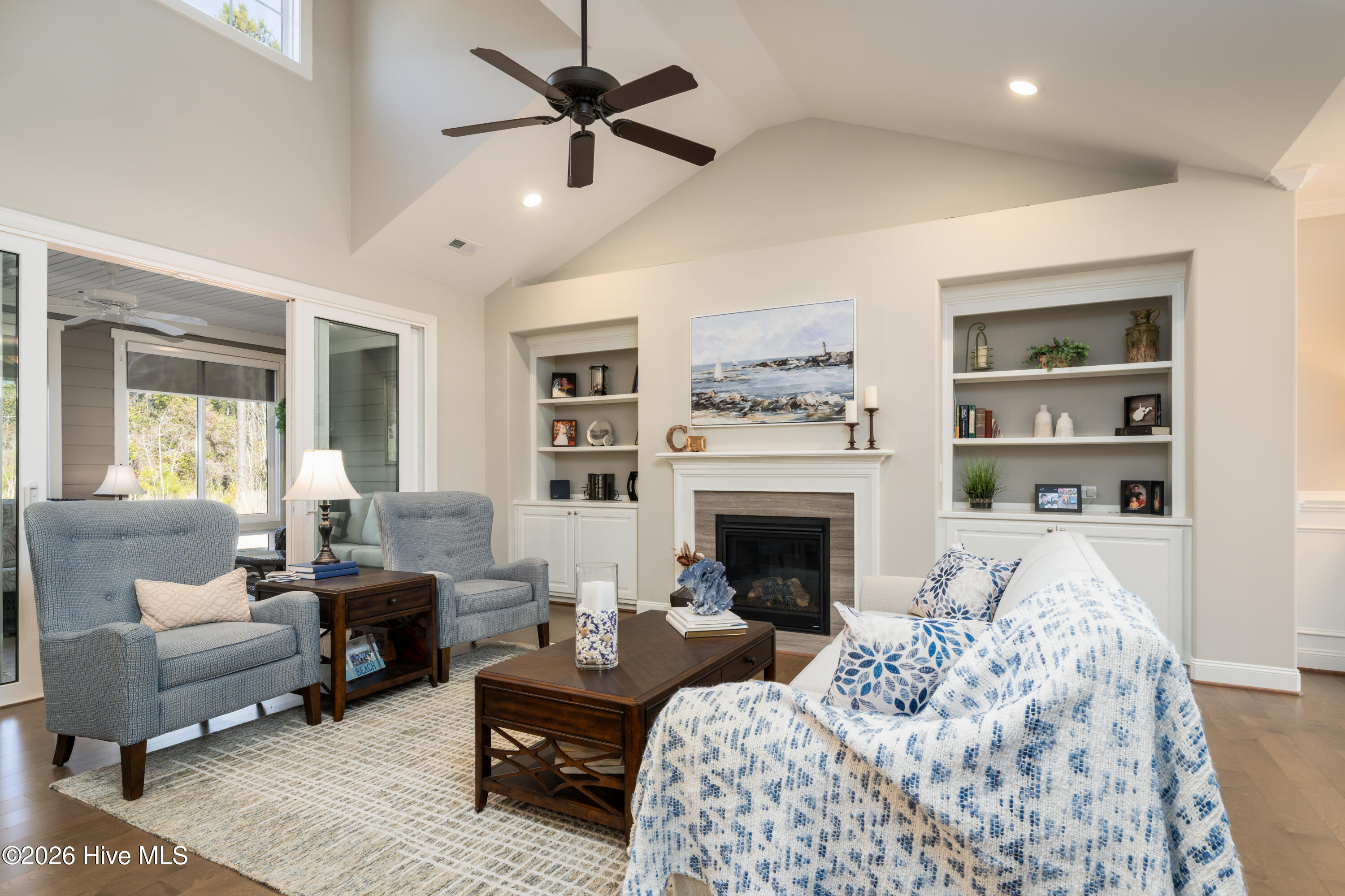 100553461 | Photo 15