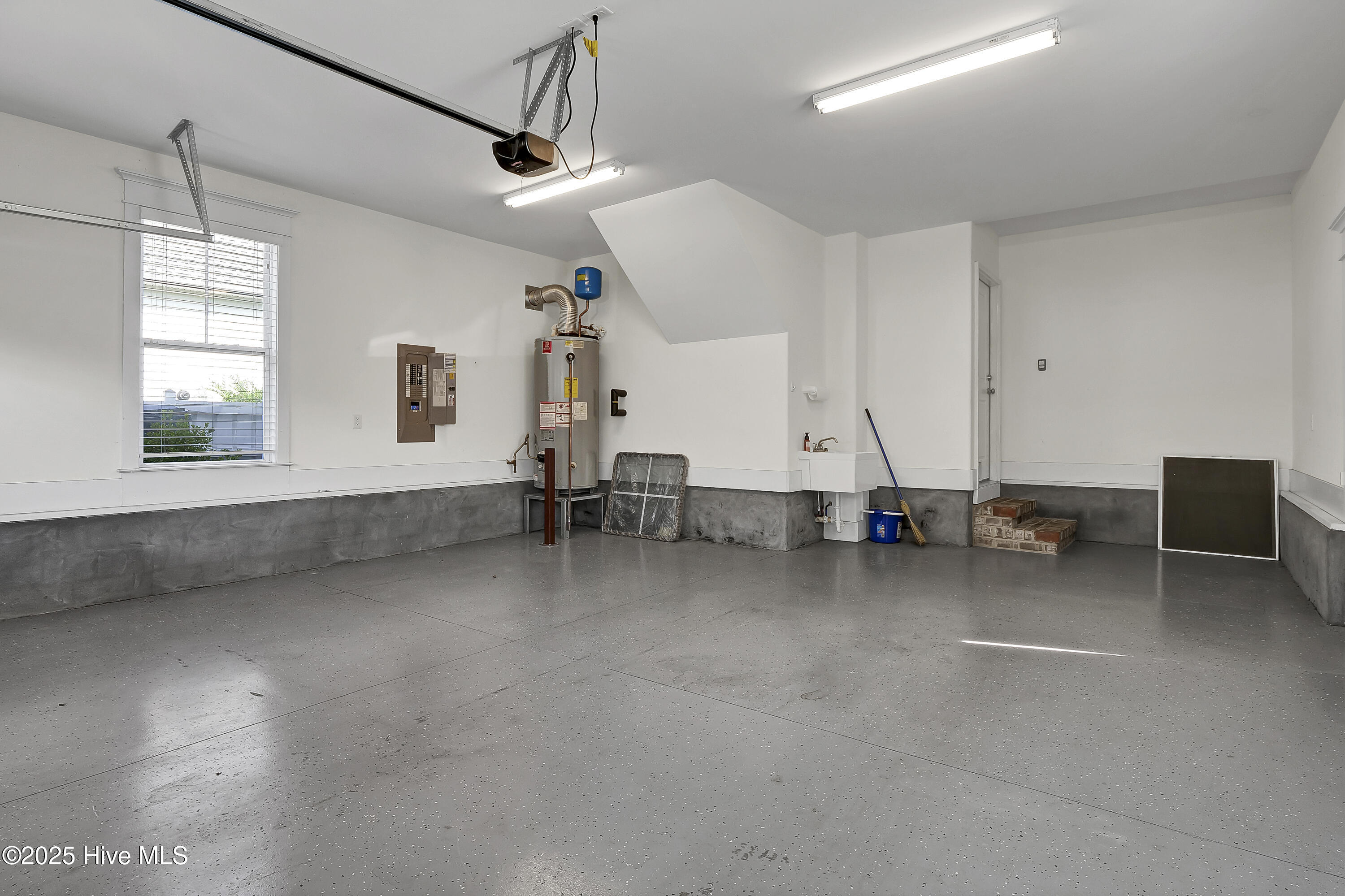 100537444 | Photo 31