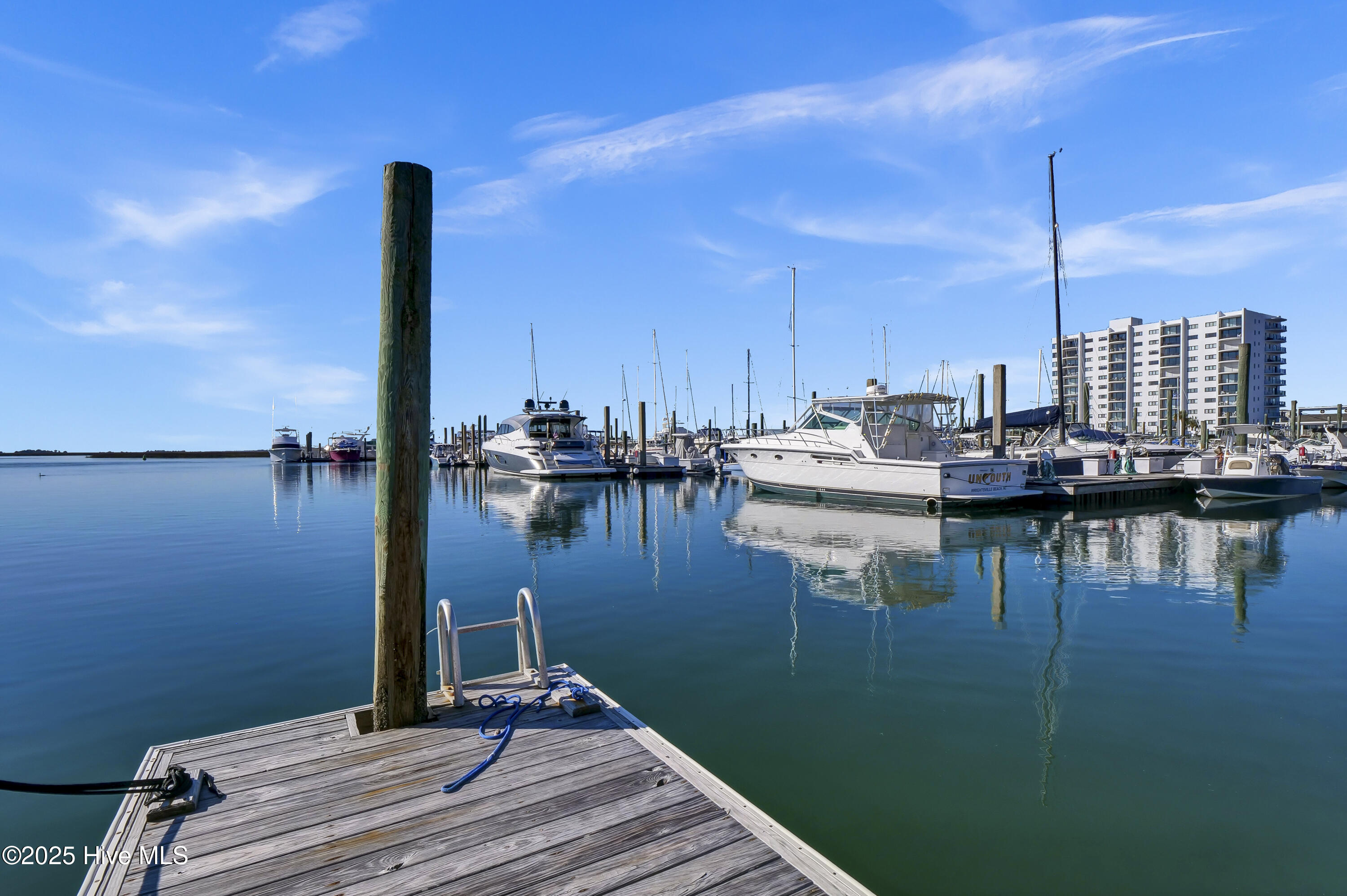 100469434 | Photo 47